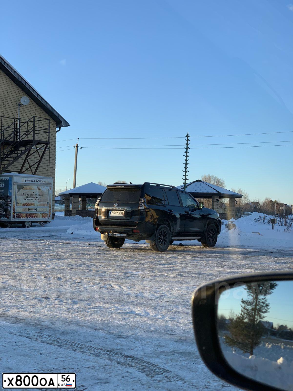 Фото автомобиля TOYOTA LANDCRUISER, 2018 — госномер Х800ОА56. Цвет: Белый