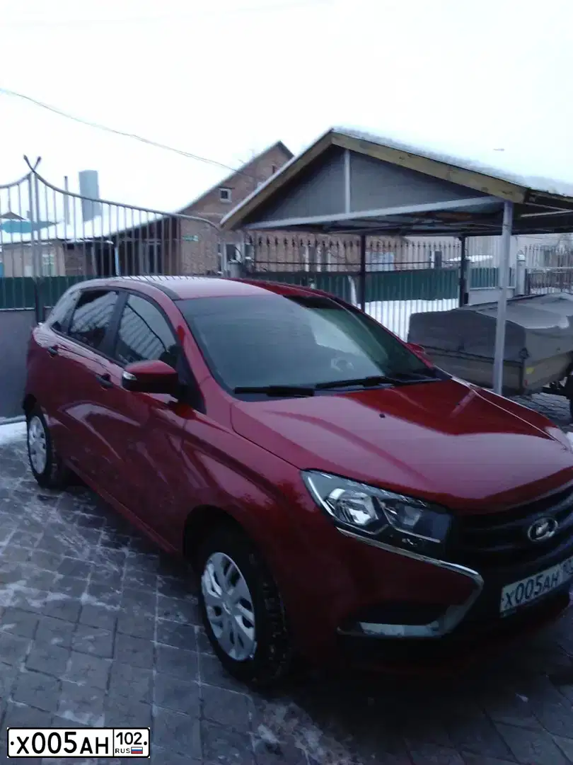 Фото автомобиля LADA XRAY, 2018 — госномер Х005АН102. Цвет: КРАСНЫЙ