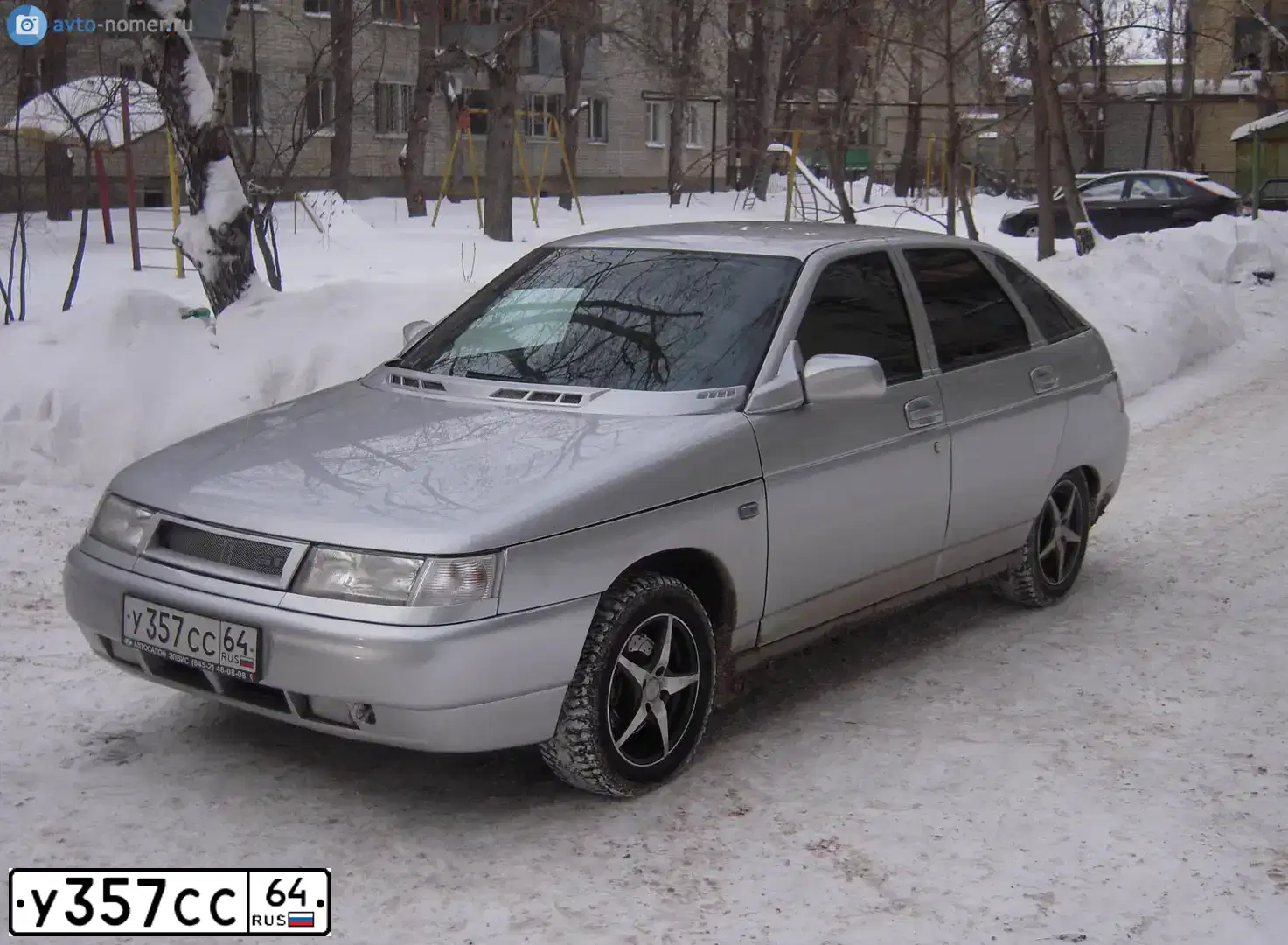 Фото автомобиля LADA 2112, 2006 — госномер У357СС64. Цвет: СЕРЕБРИСТЫЙ