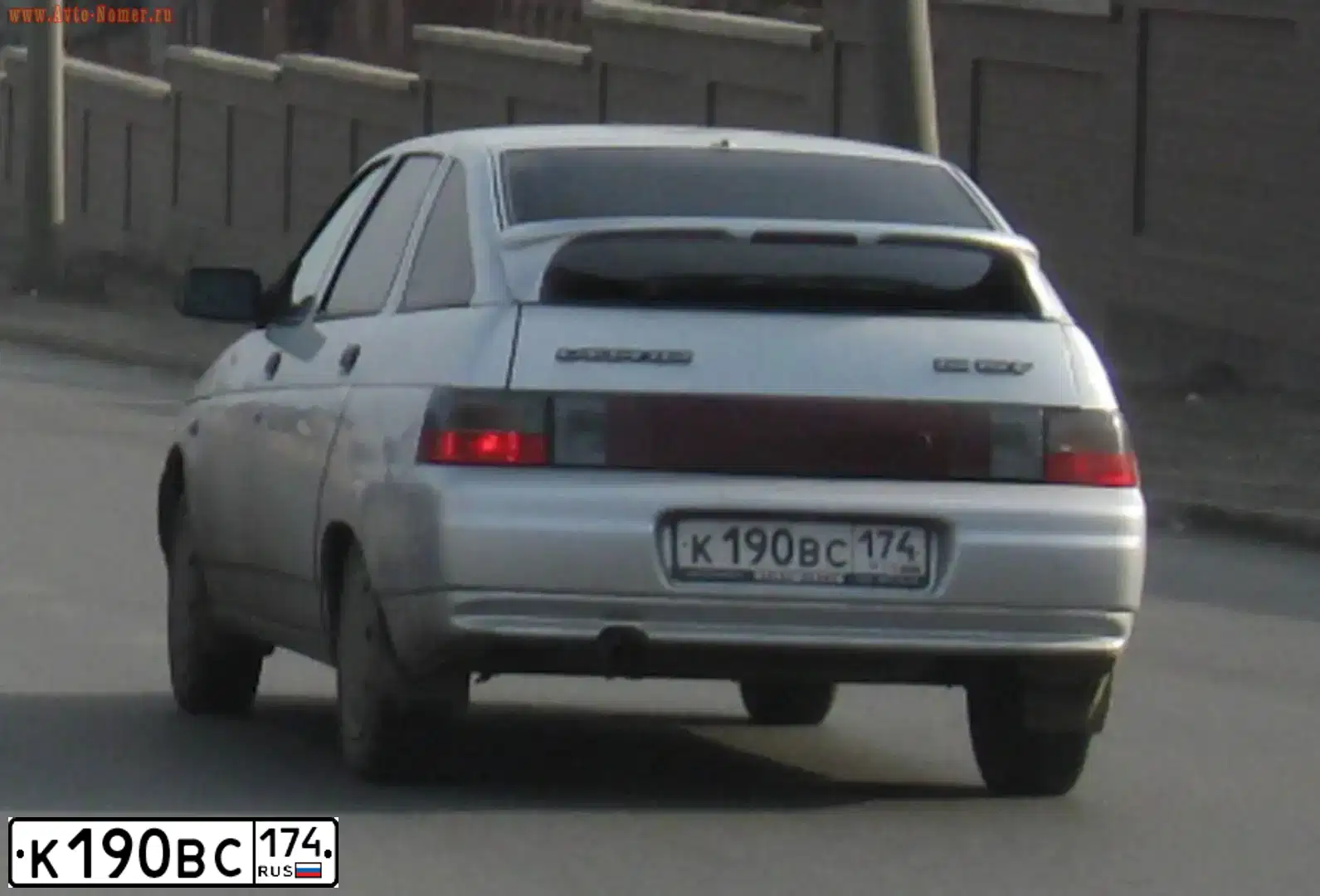 Фото автомобиля LADA 2112, 2008 — госномер О129ЕВ774. Цвет: СВЕТЛО-СЕРЕБРИСТЫЙ  МЕТАЛЛИК