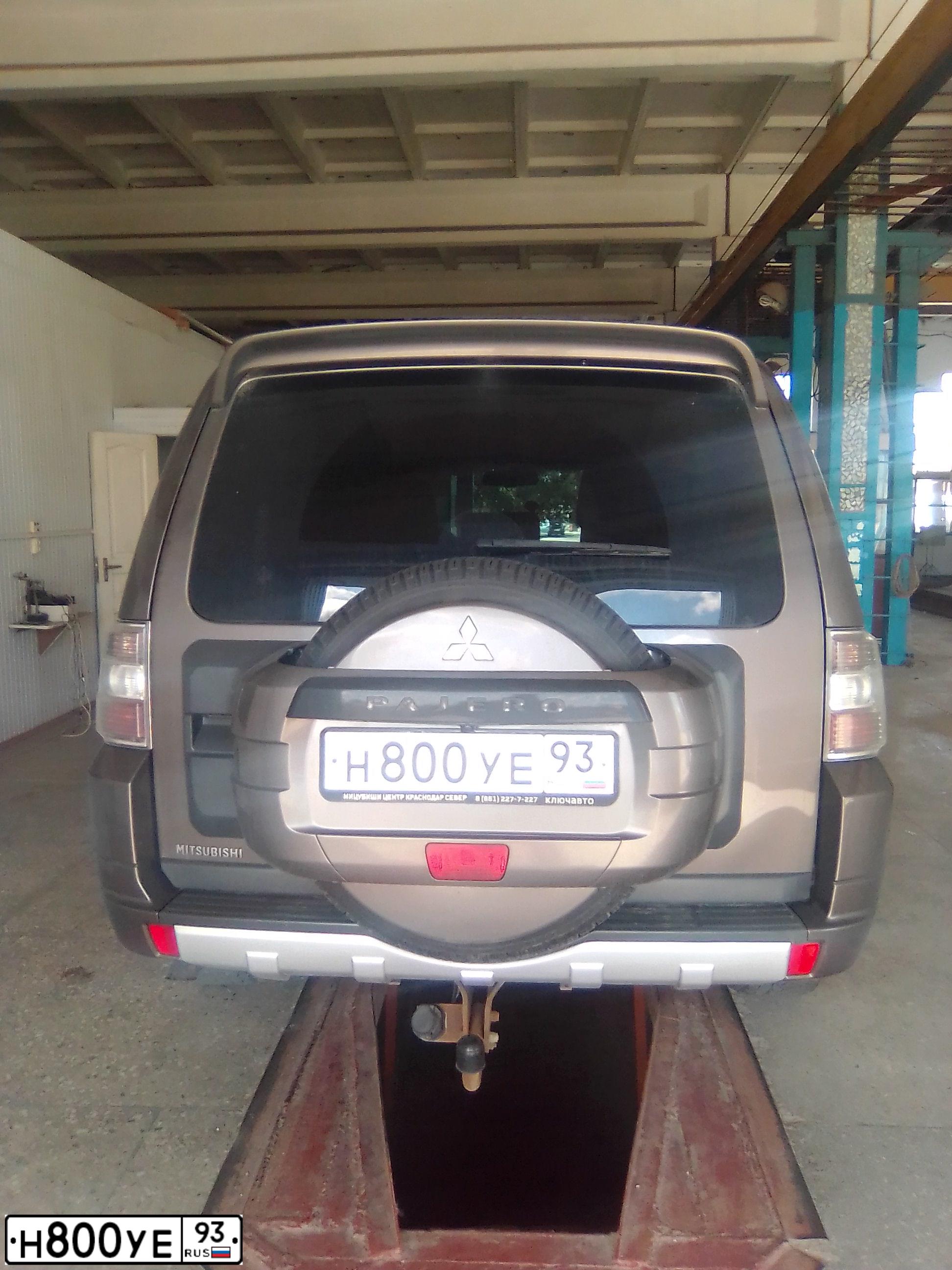 Фото автомобиля MITSUBISHI PAJERO, 2011 — госномер Х232ВХ123. Цвет: КОРИЧНЕВЫЙ