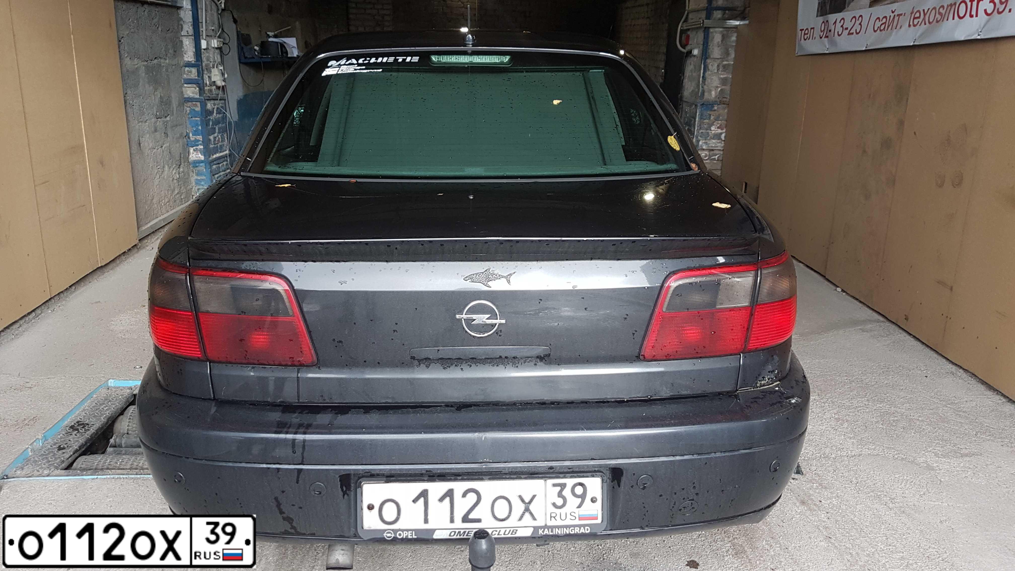 Фото автомобиля OPEL OMEGA, 1998 — госномер О112ОХ39. Цвет: ЧЕРНЫЙ