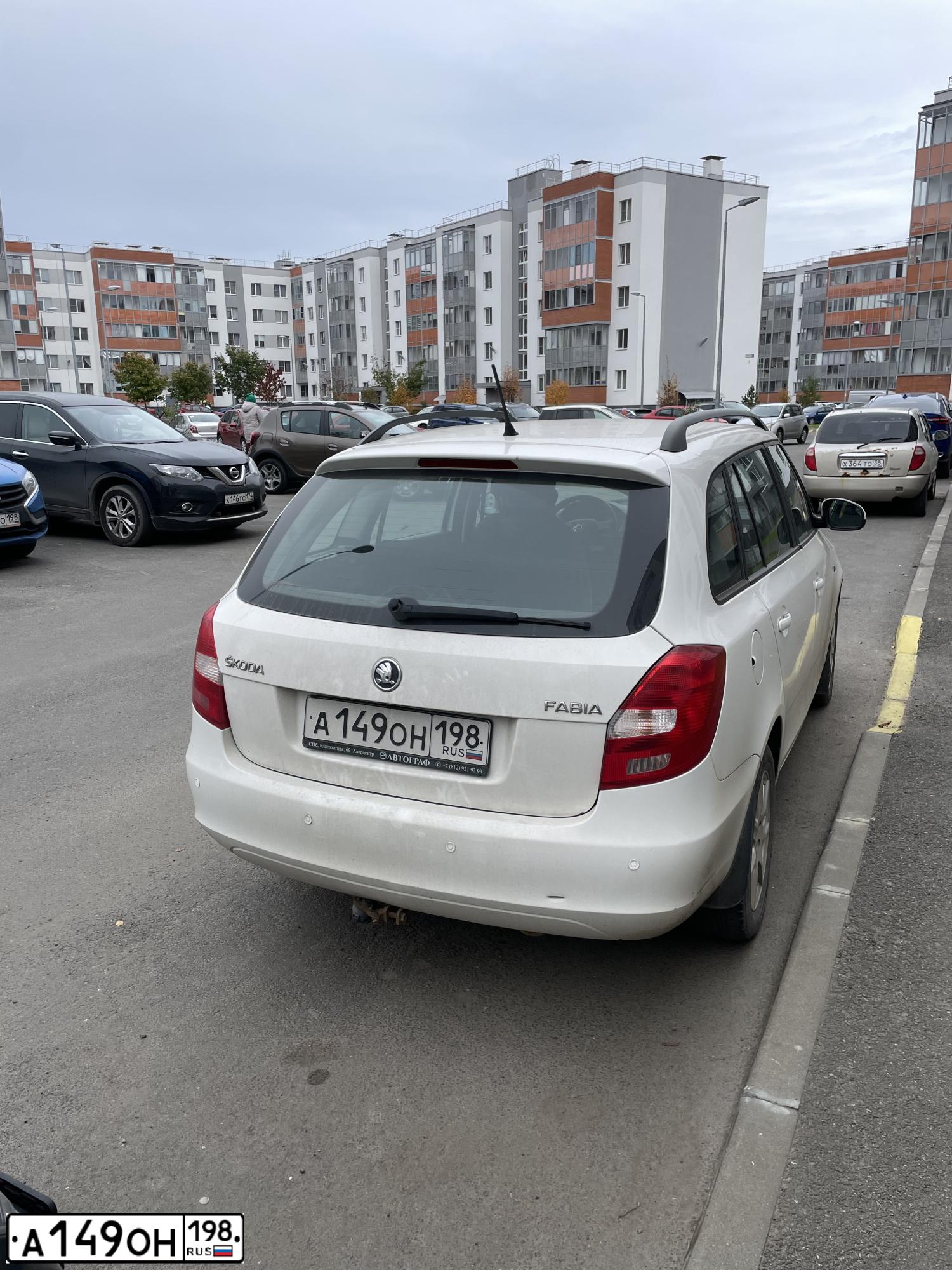 Фото автомобиля SKODA FABIA, 2013 — госномер А149ОН198. Цвет: Белый