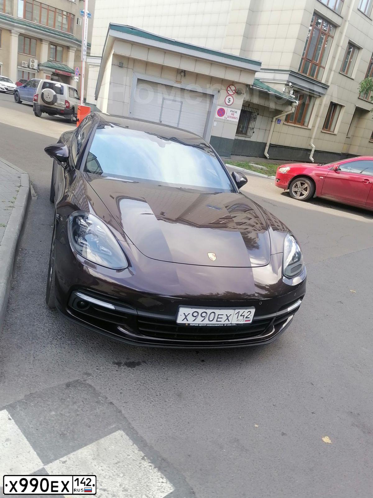 Фото автомобиля PORSCHE PANAMERA, 2017 — госномер Х990ЕХ142. Цвет: Коричневый