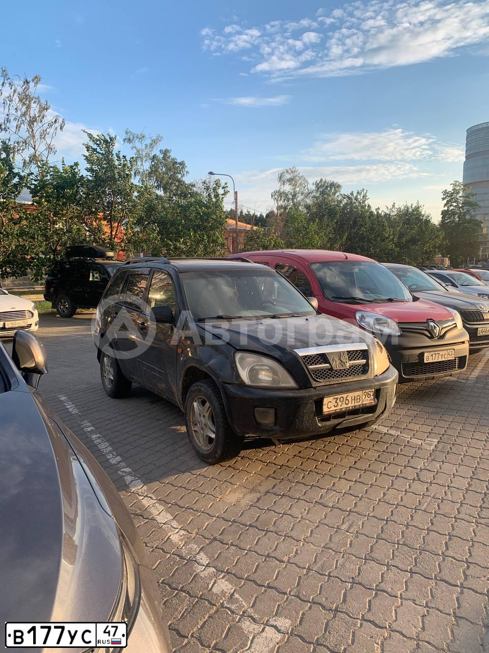 Фото автомобиля RENAULT KANGOO, 2014 — госномер В177УС47. Цвет: КРАСНЫЙ