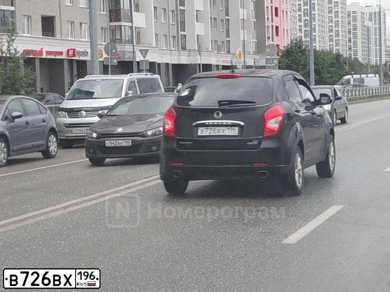 Фото автомобиля SSANGYONG ACTYON, 2014 — госномер В726ВХ196. Цвет: ЧЕРНЫЙ