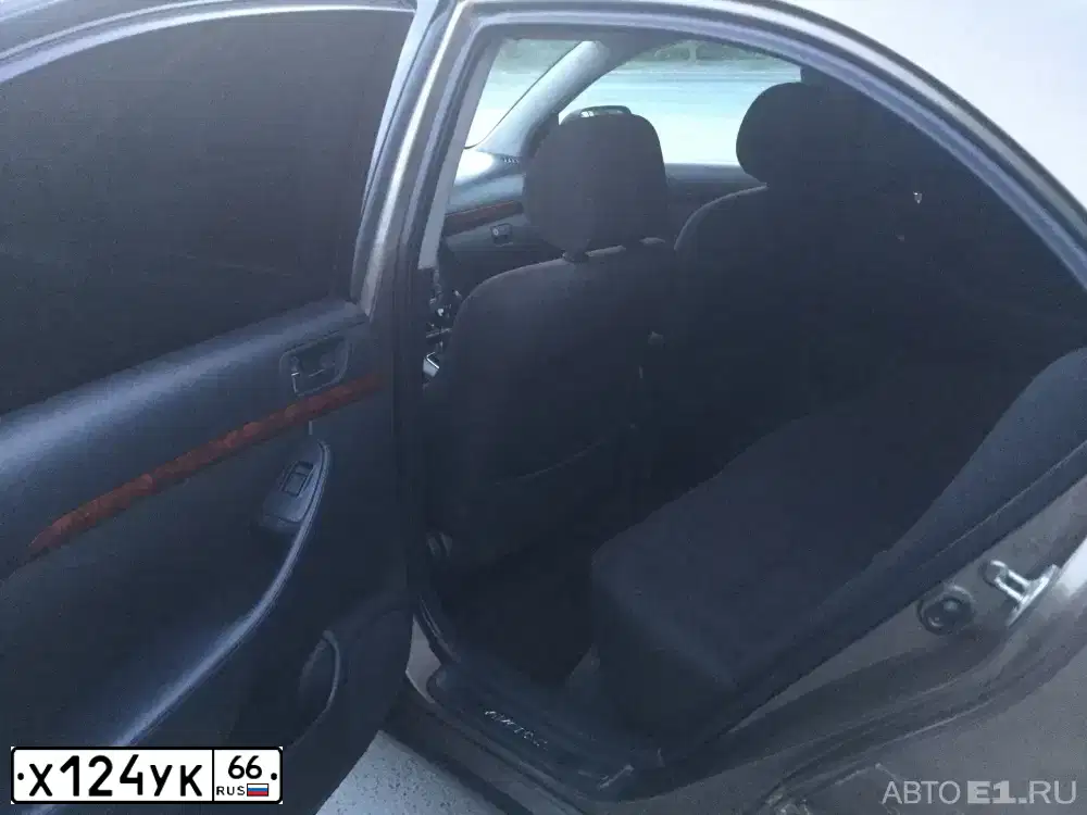 Фото автомобиля TOYOTA AVENSIS, 2006 — госномер Х124УК66. Цвет: Коричневый