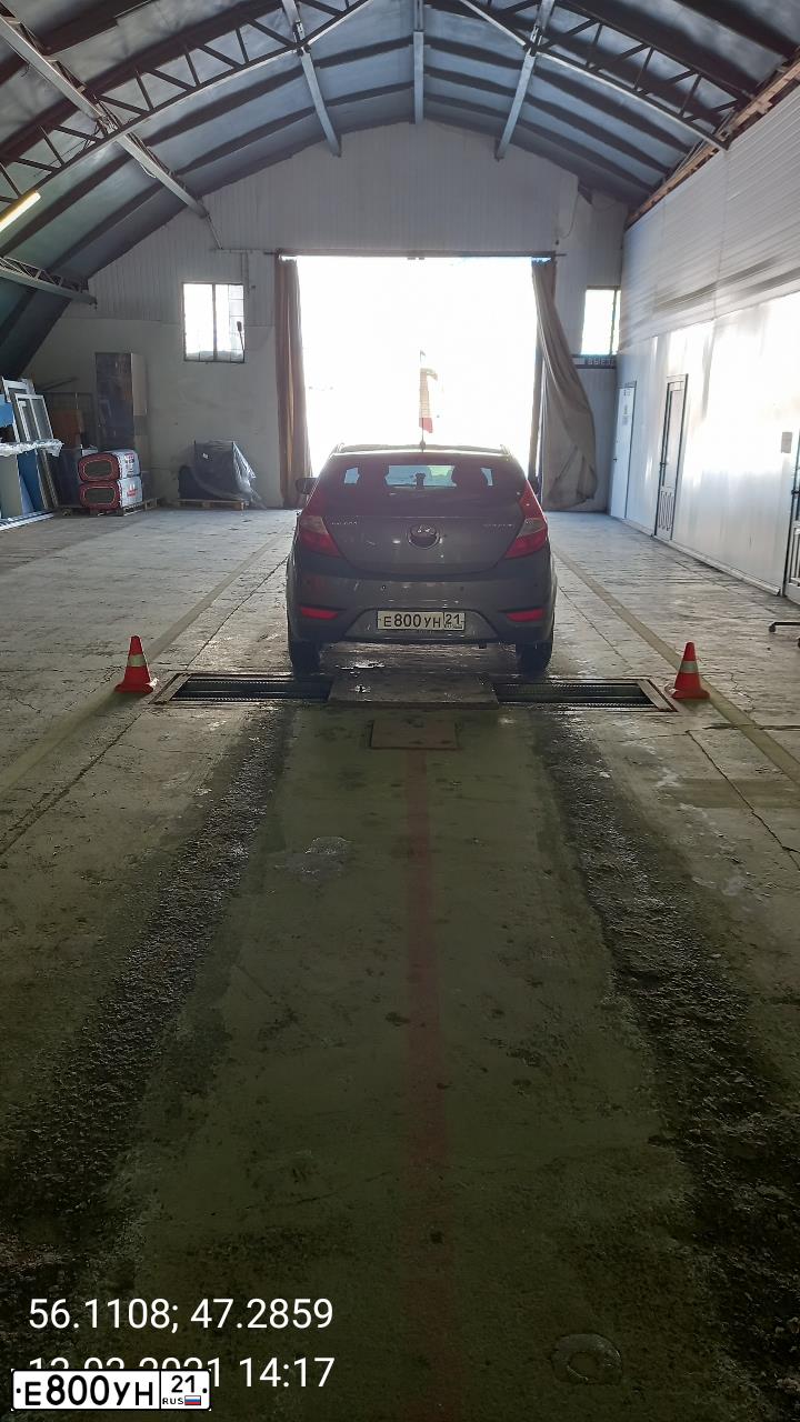 Фото автомобиля HYUNDAI SOLARIS, 2012 — госномер Е800УН21. Цвет: ЧЕРНО-СЕРЫЙ