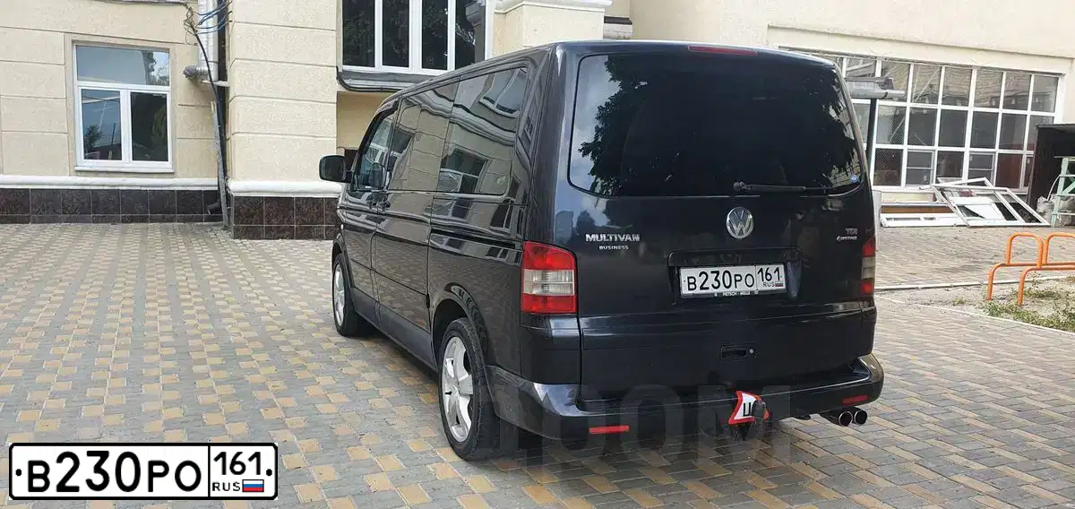 Фото автомобиля VOLKSWAGEN MULTIVAN, 2005 — госномер В230РО161. Цвет: ЧЕРНЫЙ