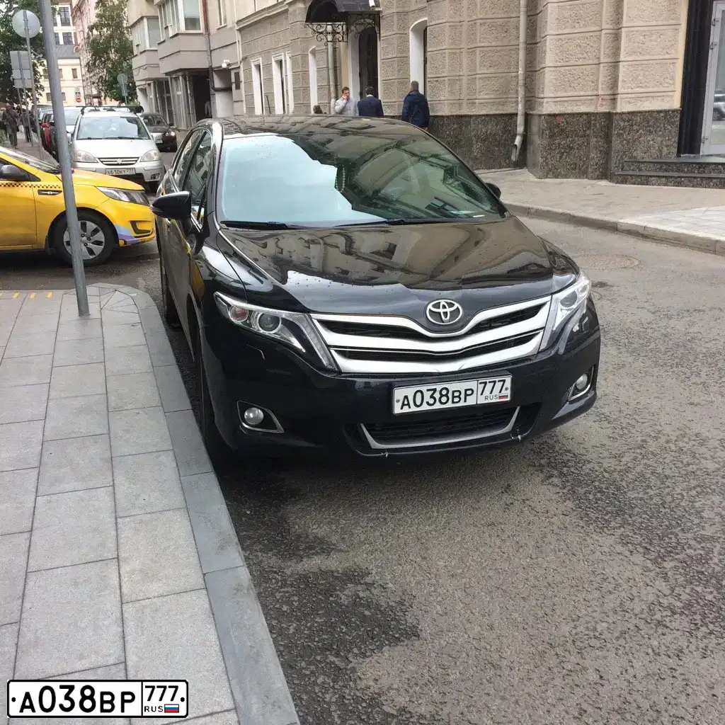 Фото автомобиля TOYOTA VENZA, 2013 — госномер А038ВР777. Цвет: ЧЕРНЫЙ