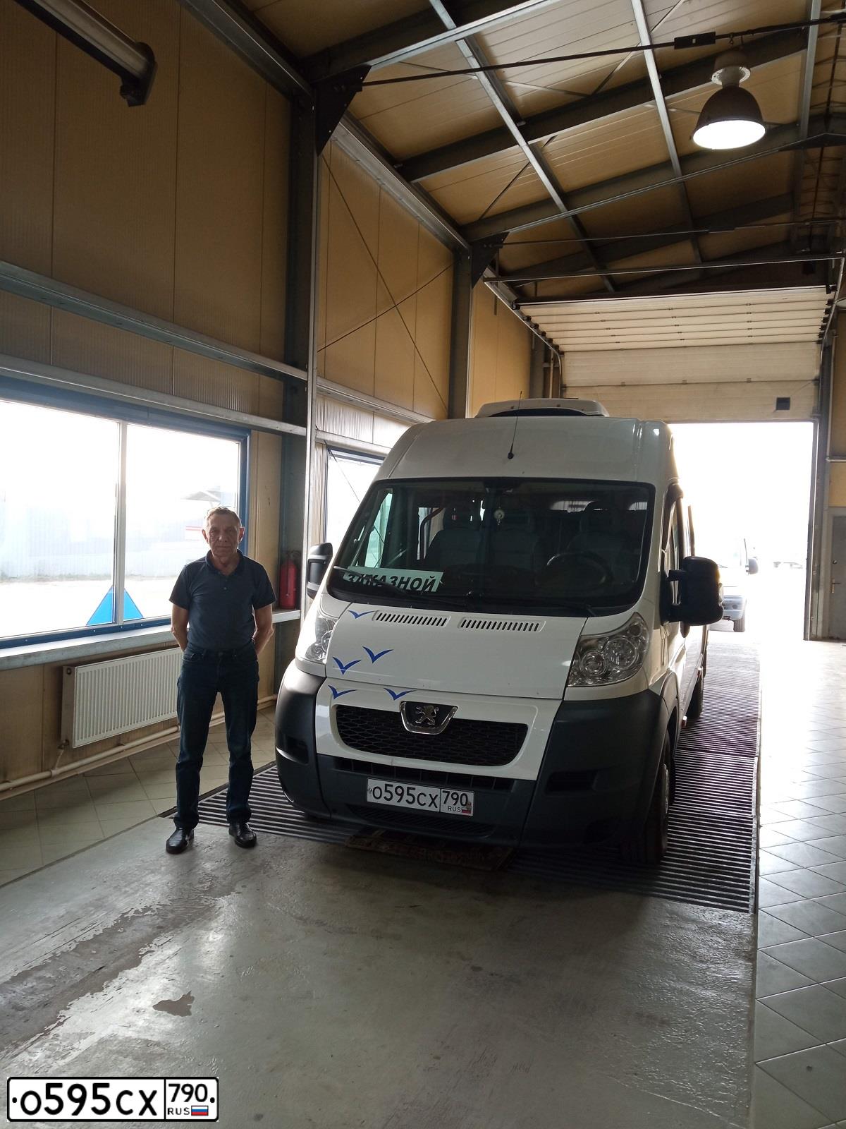 Фото автомобиля PEUGEOT BOXER, 2012 — госномер О595СХ790. Цвет: Белый