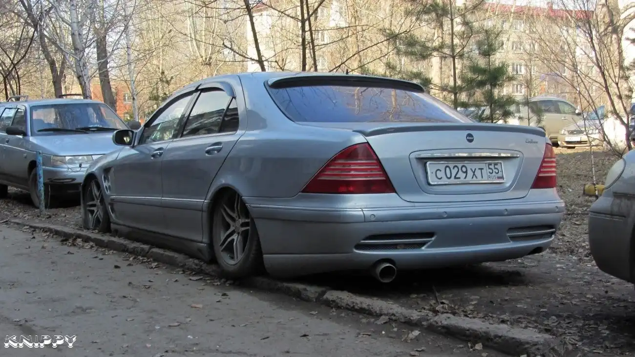 Фото автомобиля MERCEDES S-KLASSE, 1999 — госномер К001УК97. Цвет: СЕРЫЙ