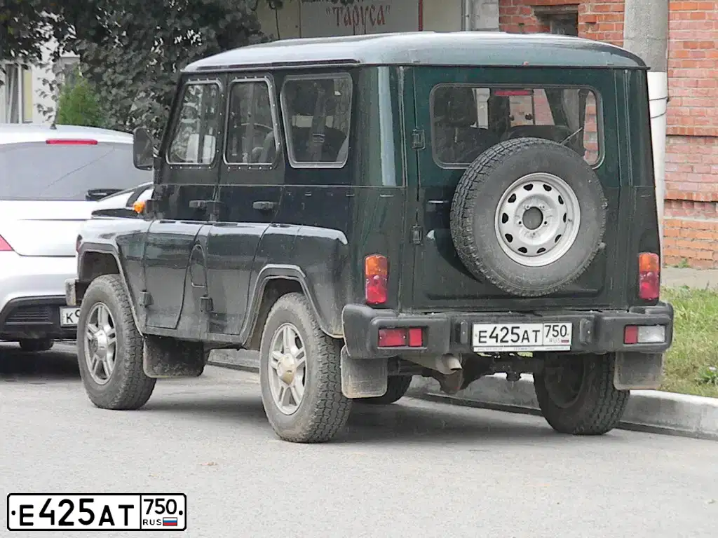 Фото автомобиля UAZ 3151 / HUNTER, 2015 — госномер Е425АТ750. Цвет: СЕРЫЙ