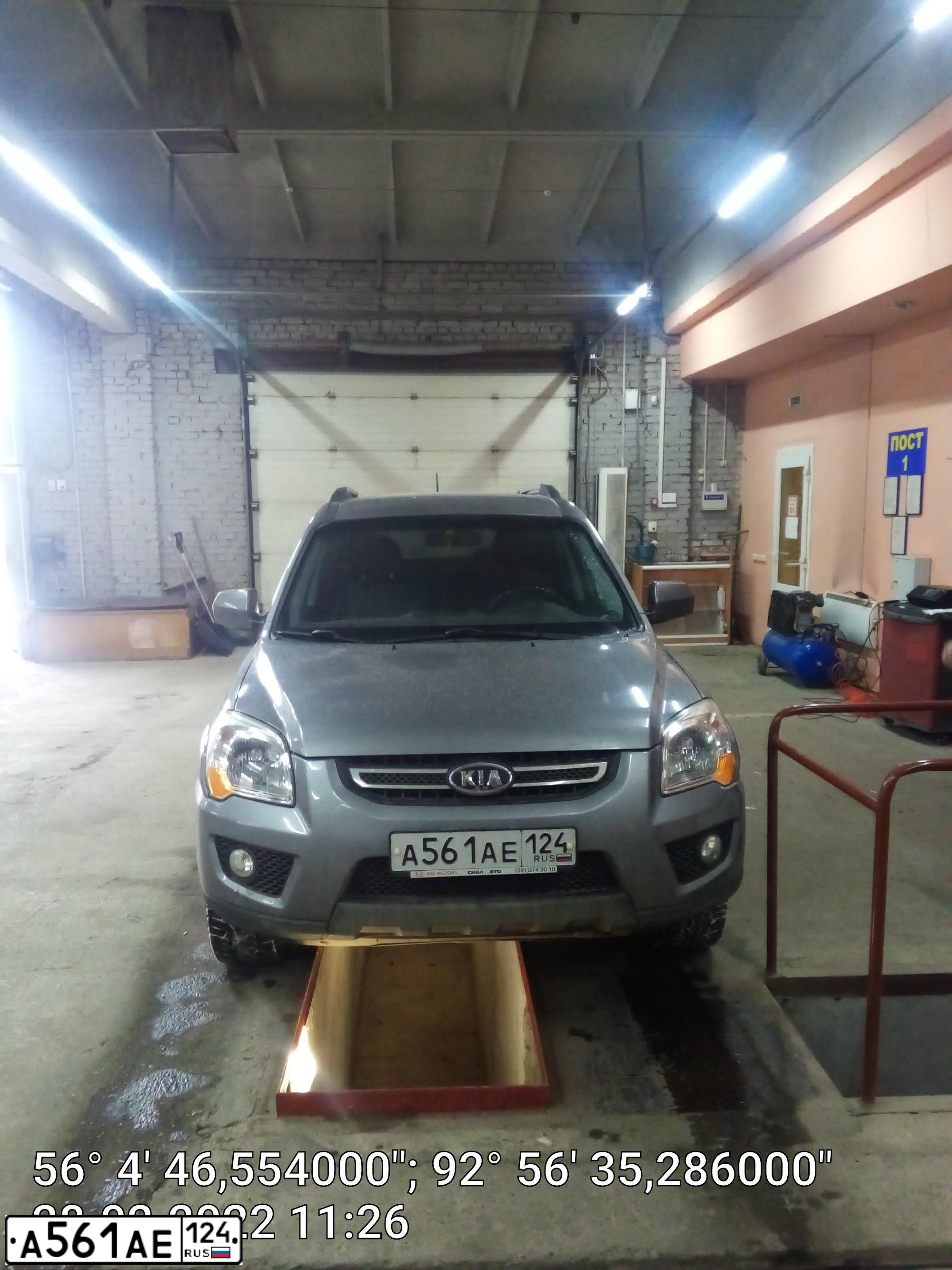 Фото автомобиля KIA SPORTAGE, 2009 — госномер А561АЕ124. Цвет: СЕРЫЙ