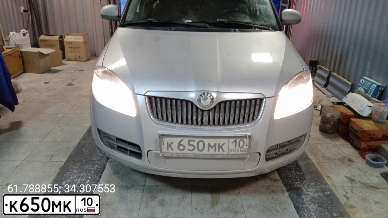 Фото автомобиля SKODA FABIA, 2009 — госномер К650МК10. Цвет: СЕРЕБРИСТЫЙ