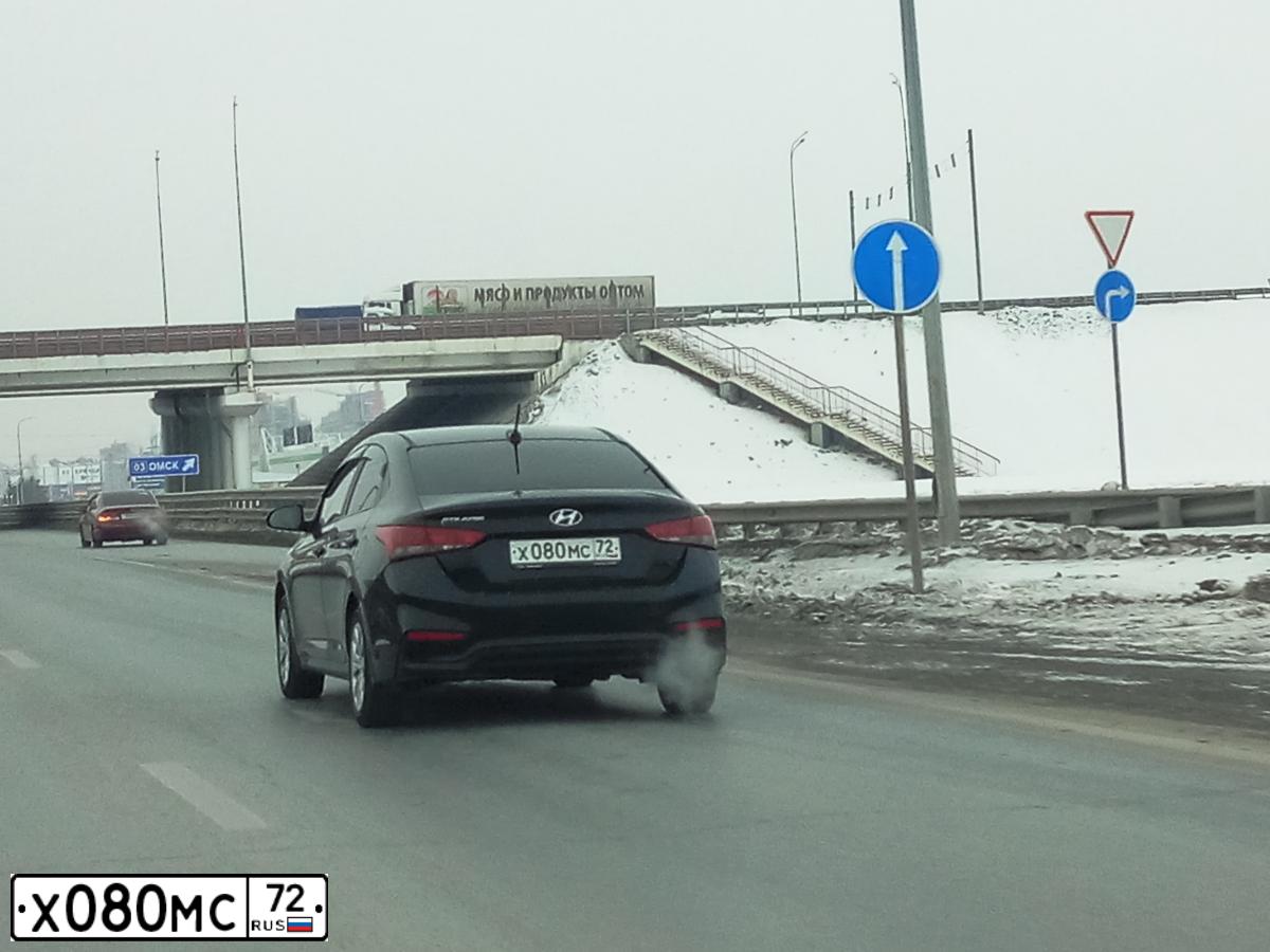 Фото автомобиля HYUNDAI SOLARIS, 2017 — госномер Х080МС72. Цвет: ЧЕРНЫЙ