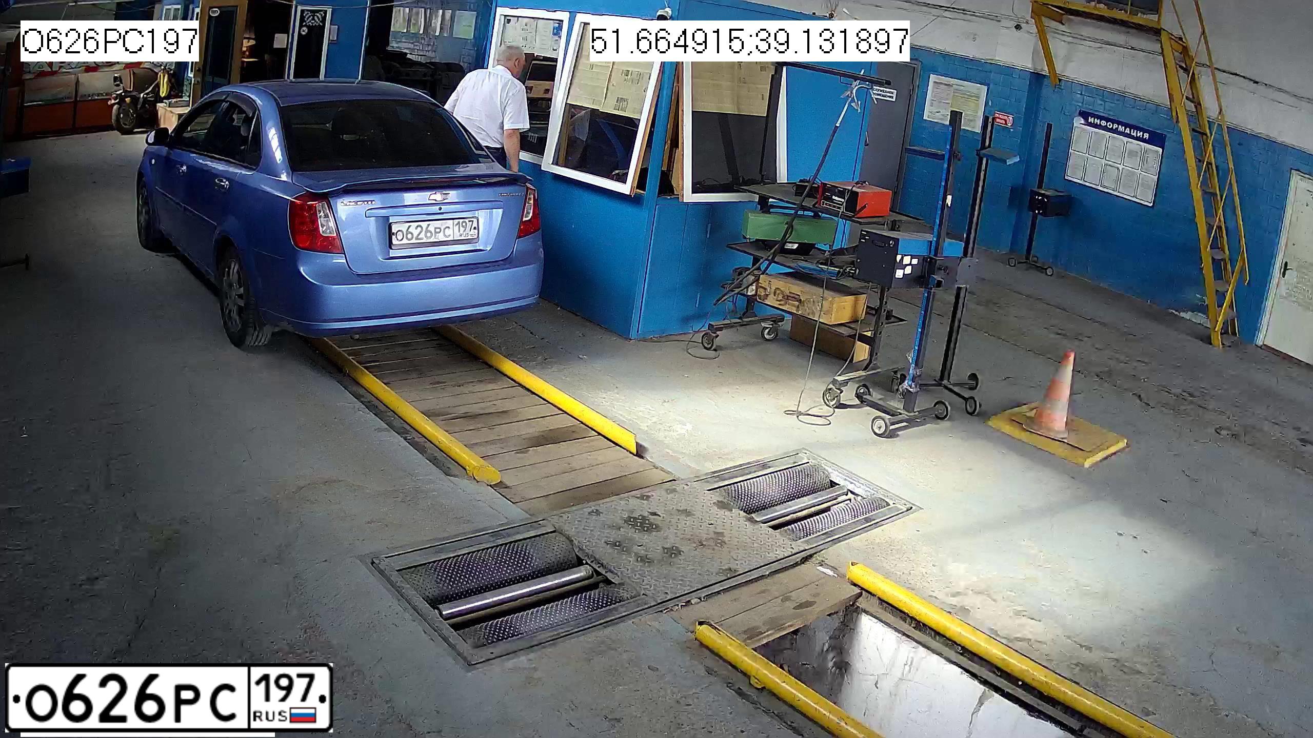 Фото автомобиля CHEVROLET LACETTI, 2008 — госномер О626РС197. Цвет: СИНИЙ