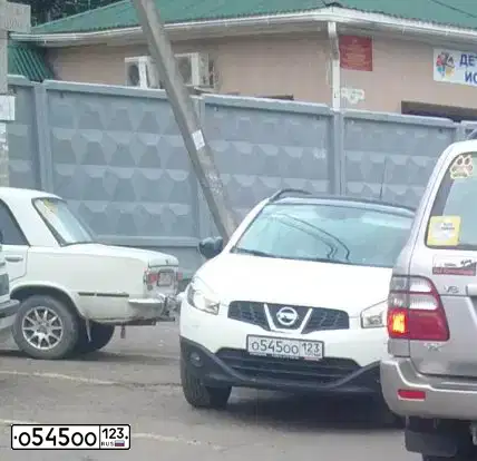 Фото автомобиля NISSAN QASHQAI, 2013 — госномер О545ОО123. Цвет: Белый