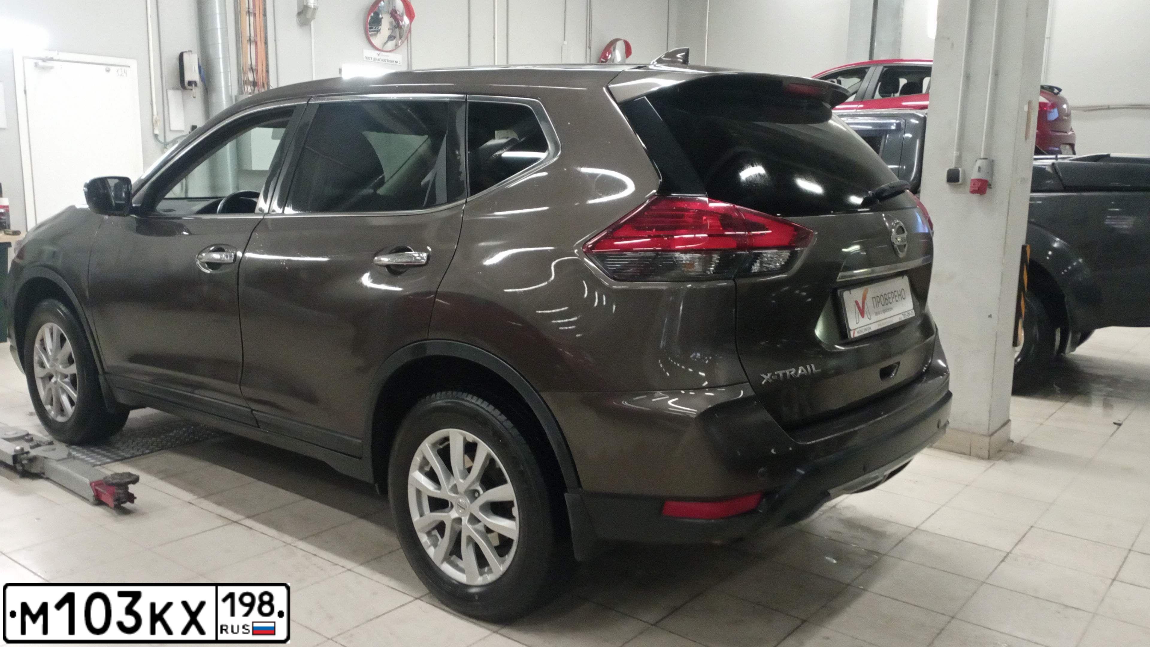 Фото автомобиля NISSAN X-TRAIL, 2021 — госномер К575НХ147. Цвет: Коричневый