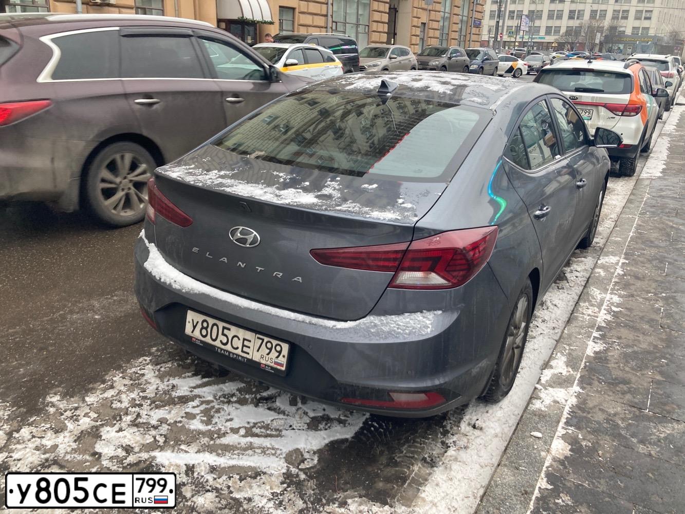 Фото автомобиля HYUNDAI ELANTRA, 2019 — госномер У805СЕ799. Цвет: ТЕМНО-СЕРЫЙ