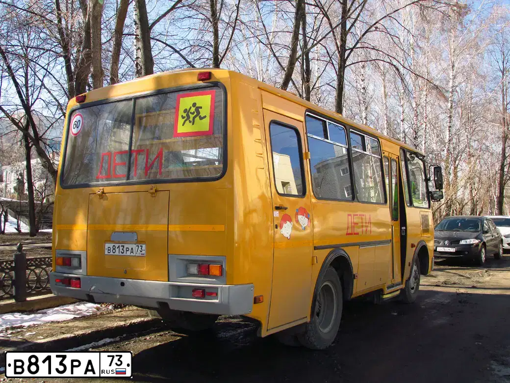 Фото автомобиля PAZ 3205, 2013 — госномер В813РА73. Цвет: ЖЕЛТЫЙ