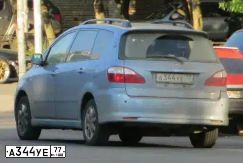 Фото автомобиля TOYOTA IPSUM, 2004 — госномер Р438АК154