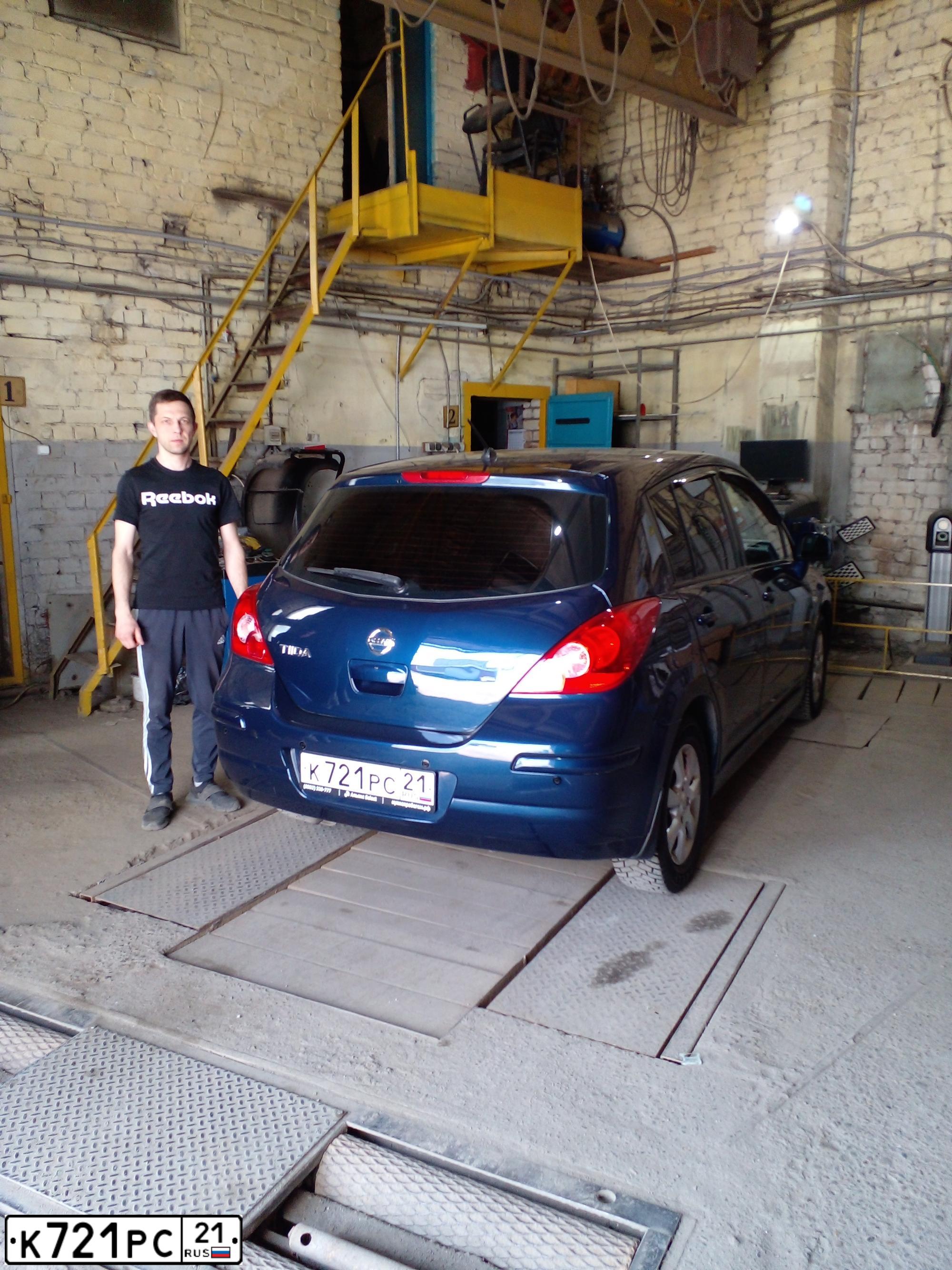 Фото автомобиля NISSAN TIIDA, 2011 — госномер У424КМ62. Цвет: СИНИЙ ТЕМНЫЙ