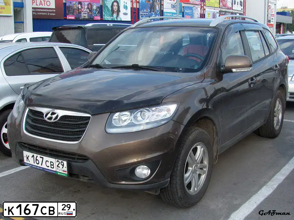 Фото автомобиля HYUNDAI SANTA FE, 2010 — госномер О056УР29. Цвет: КОРИЧНЕВЫЙ