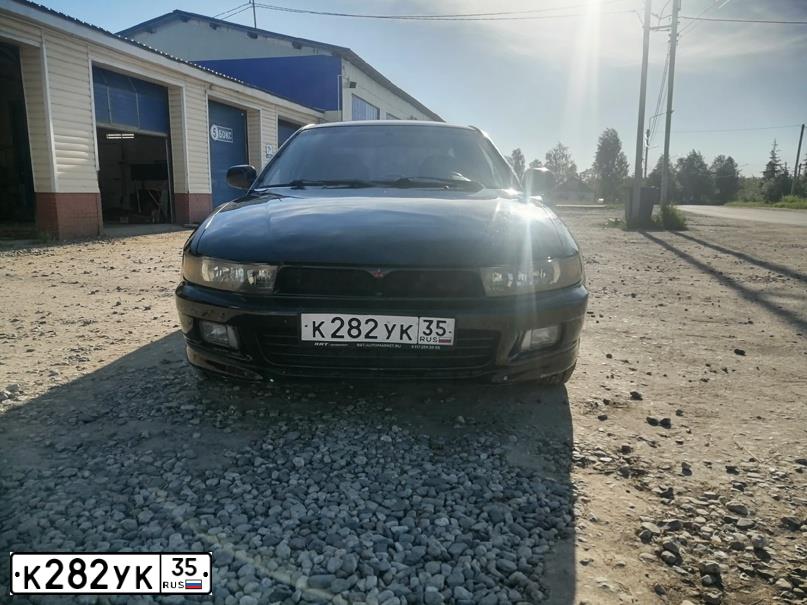 Фото автомобиля MITSUBISHI GALANT, 1997 — госномер М332ВК35. Цвет: ЧЕРНЫЙ