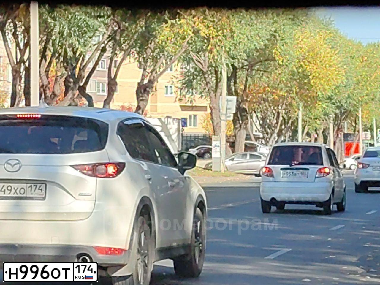 Фото автомобиля ВАЗ 21102, 2002 — госномер М465ХА774. Цвет: СЕРЕБРИСТО-ЖЕЛТО-ЗЕЛЕНЫЙ