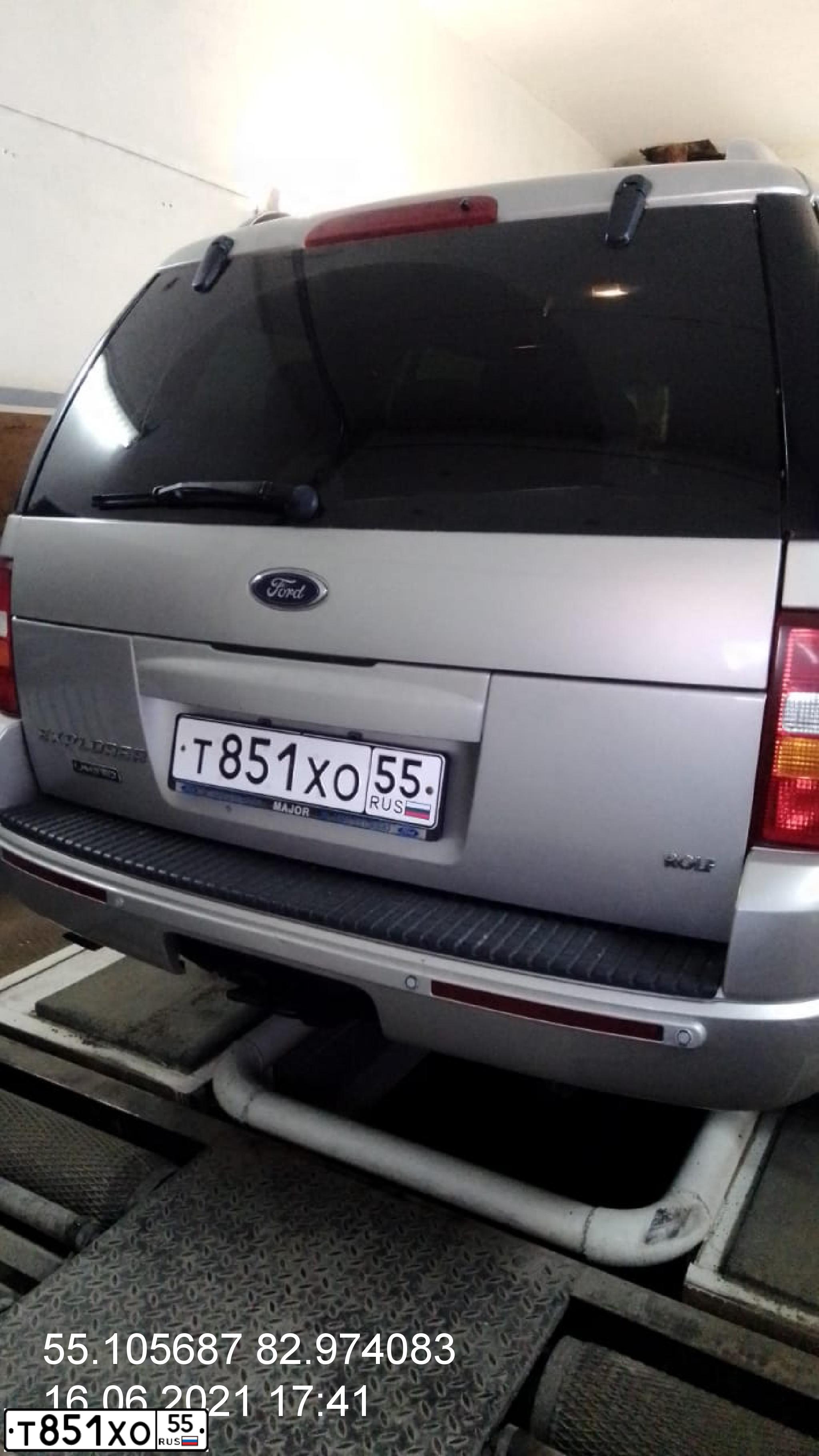Фото автомобиля FORD EXPLORER, 2003 — госномер К125УС154. Цвет: СЕРЕБРИСТЫЙ