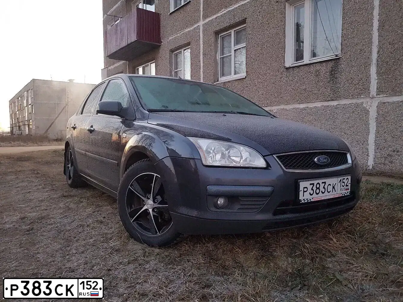Фото автомобиля FORD FOCUS, 2007 — госномер А835ЕР761. Цвет: ТЕМНО-СЕРЫЙ
