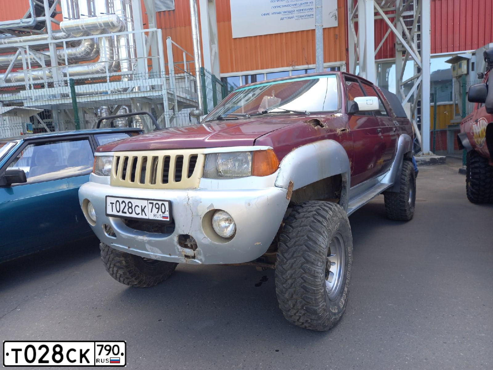 Фото автомобиля AZLK MOSKWITSCH 2141, 1998 — госномер Т028СК790. Цвет: ФИОЛЕТОВЫЙ
