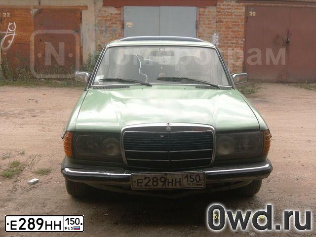 Фото автомобиля MERCEDES E-KLASSE, 1982 — госномер Е289НН150. Цвет: ЗЕЛЕНЫЙ