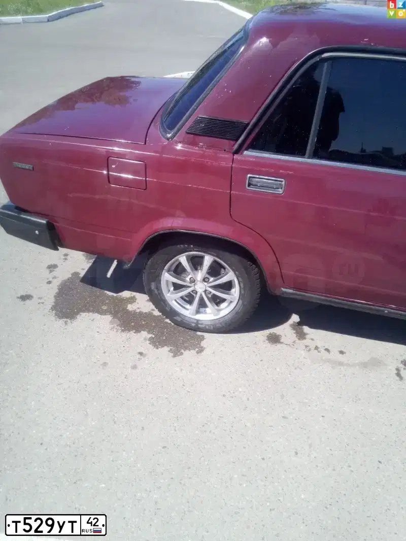Фото автомобиля LADA 2107 LADA, 2001 — госномер Т529УТ42. Цвет: ТЕМНО-БОРДОВЫЙ