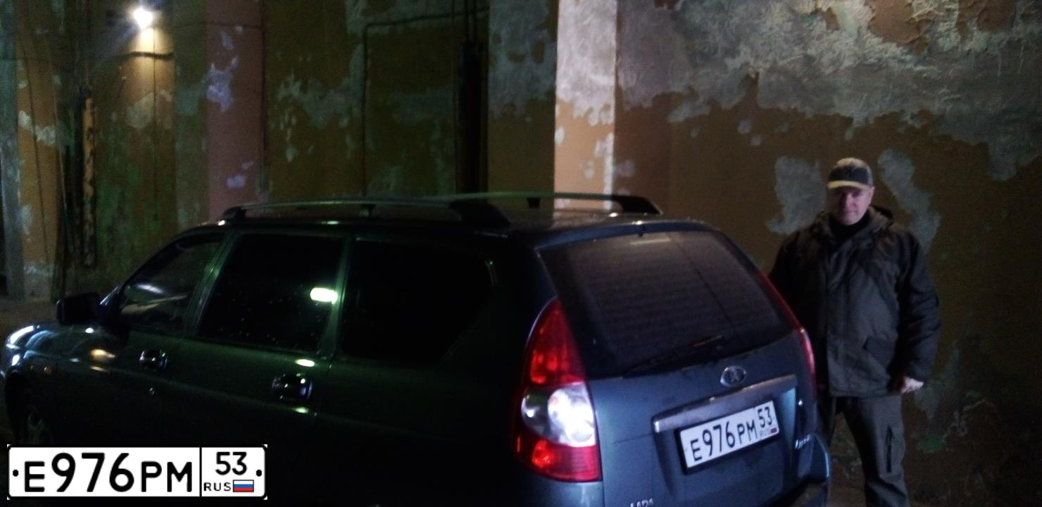 Фото автомобиля LADA 2171 PRIORA, 2010 — госномер Е976РМ53. Цвет: СЕРО СИНЕ-ЗЕЛЕНЫЙ