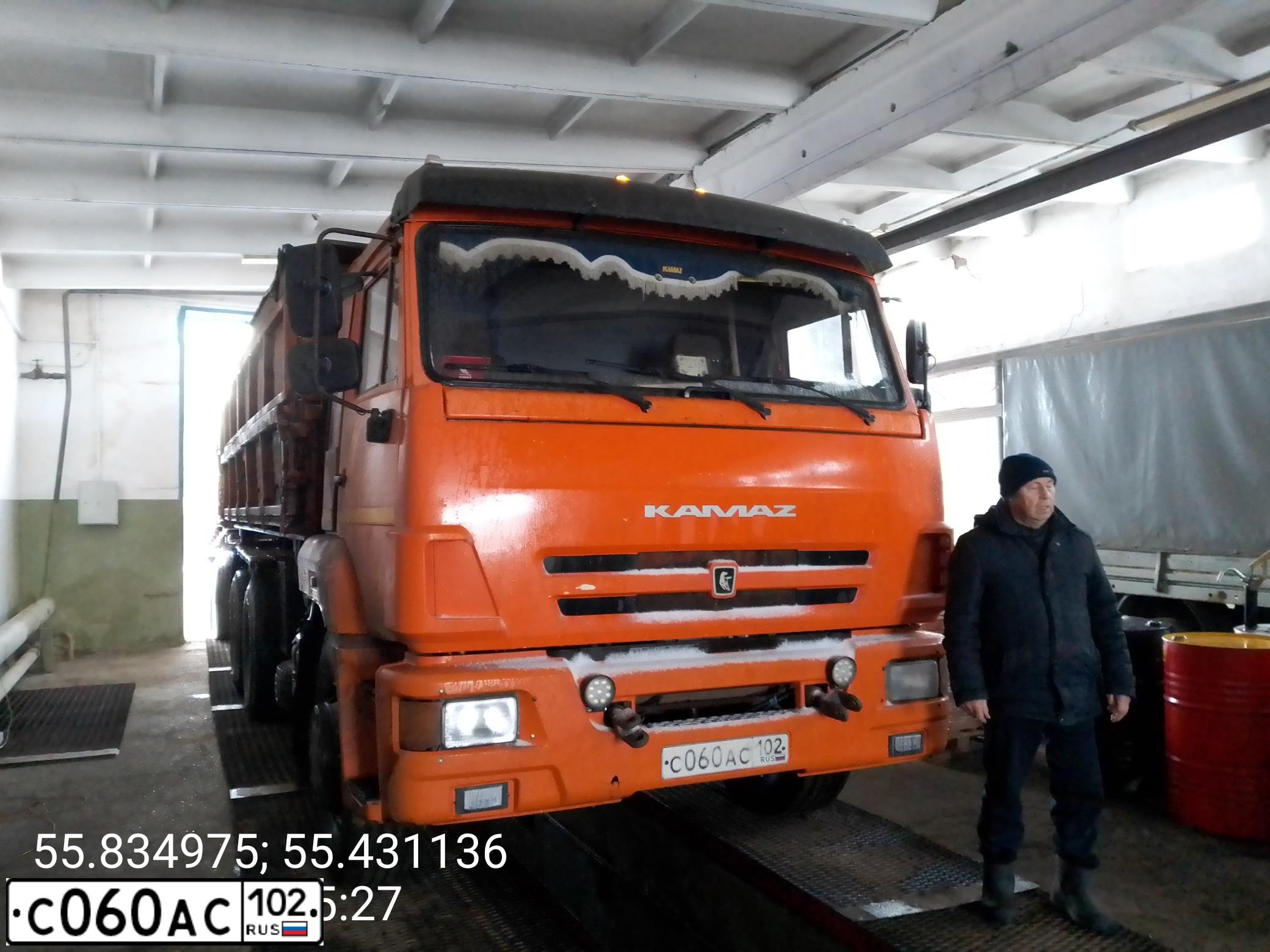 Фото автомобиля KAMAZ 65115 /6X4/, 2014 — госномер С060АС102. Цвет: Оранжевый