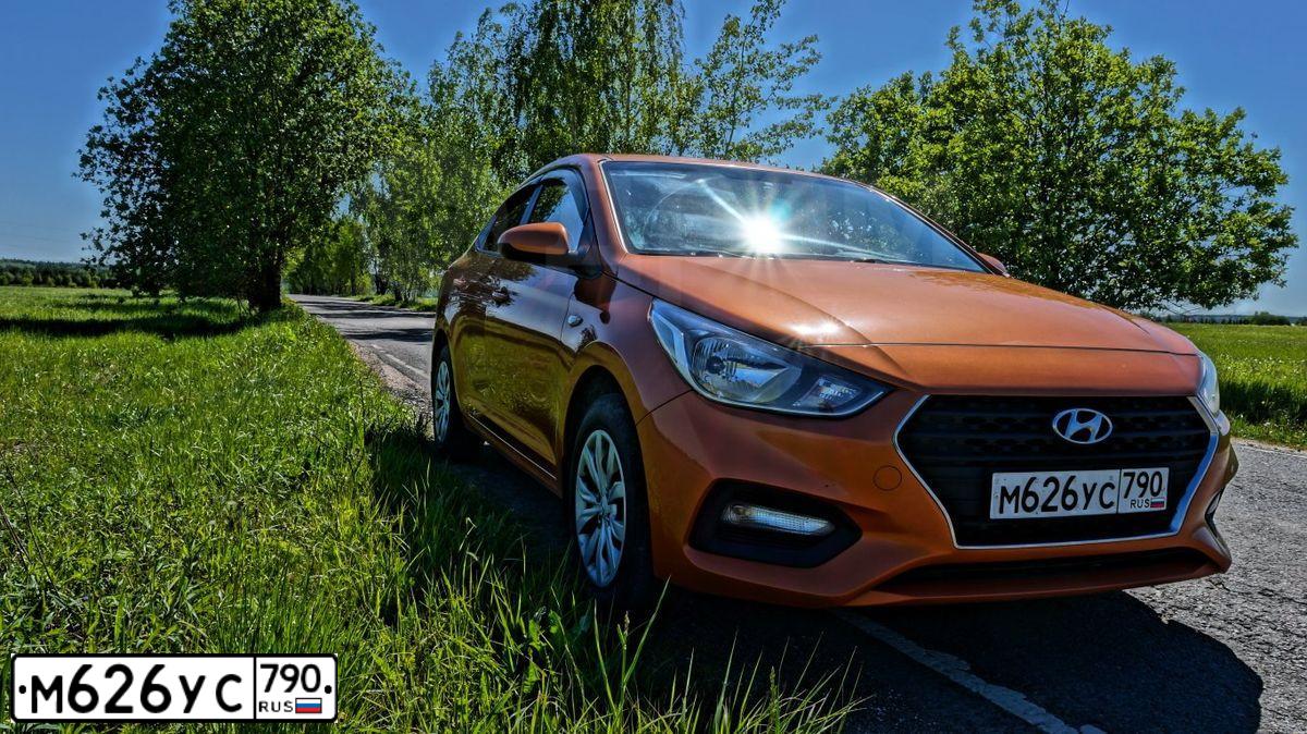 Фото автомобиля HYUNDAI SOLARIS, 2017 — госномер М626УС790. Цвет: Оранжевый