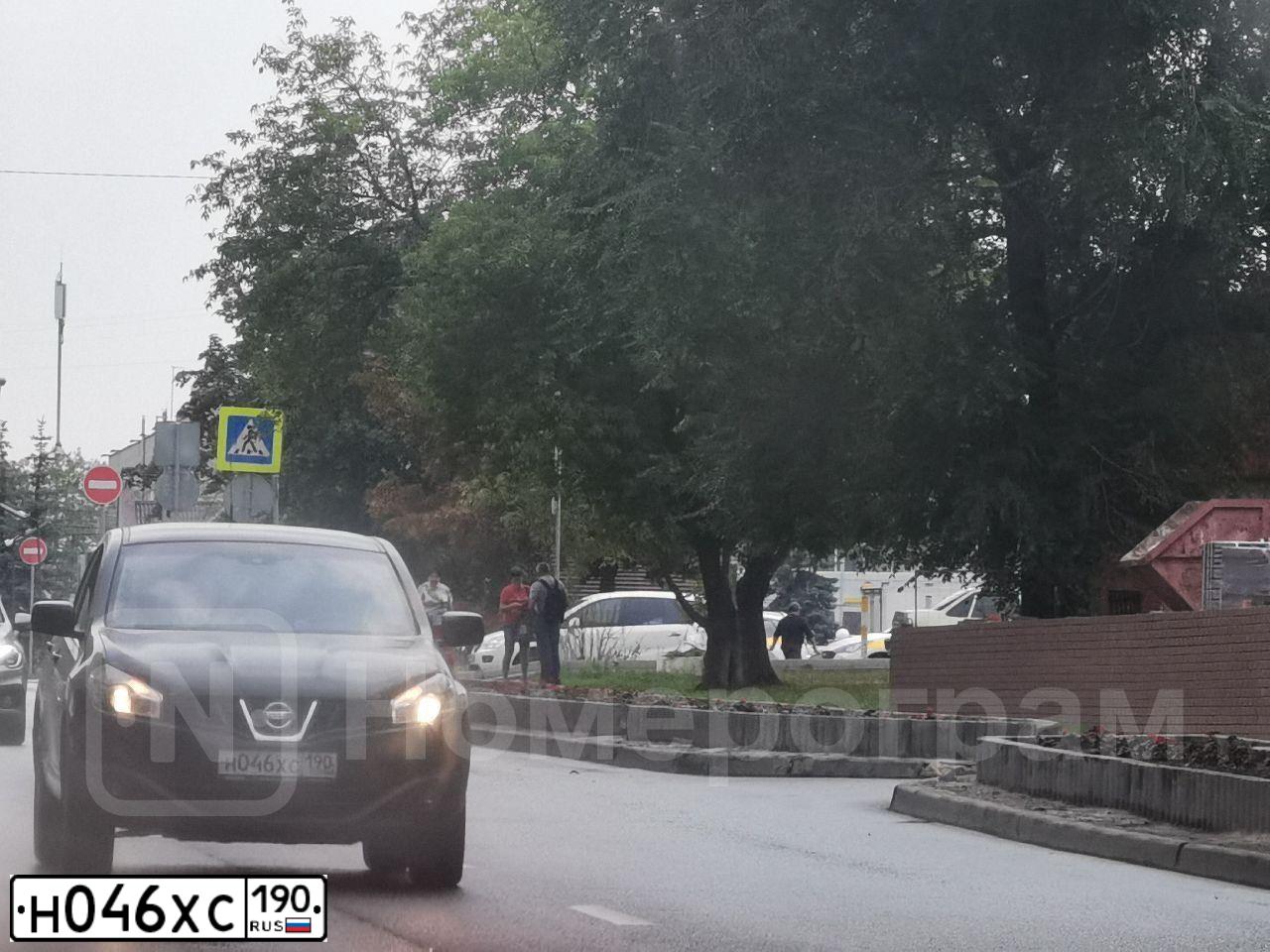 Фото автомобиля NISSAN QASHQAI, 2012 — госномер В184УТ799. Цвет: ЧЕРНЫЙ