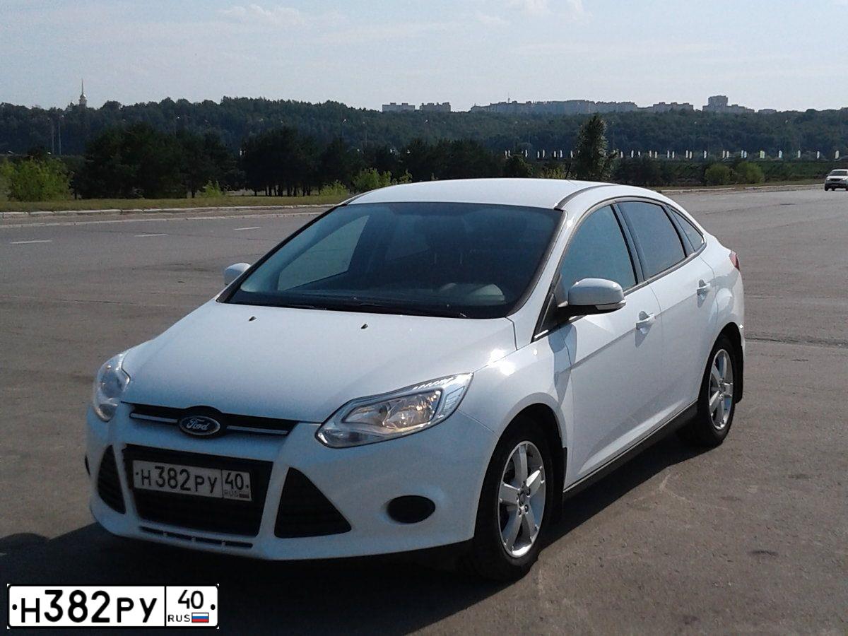 Фото автомобиля FORD FOCUS, 2012 — госномер Н382РУ40. Цвет: Белый