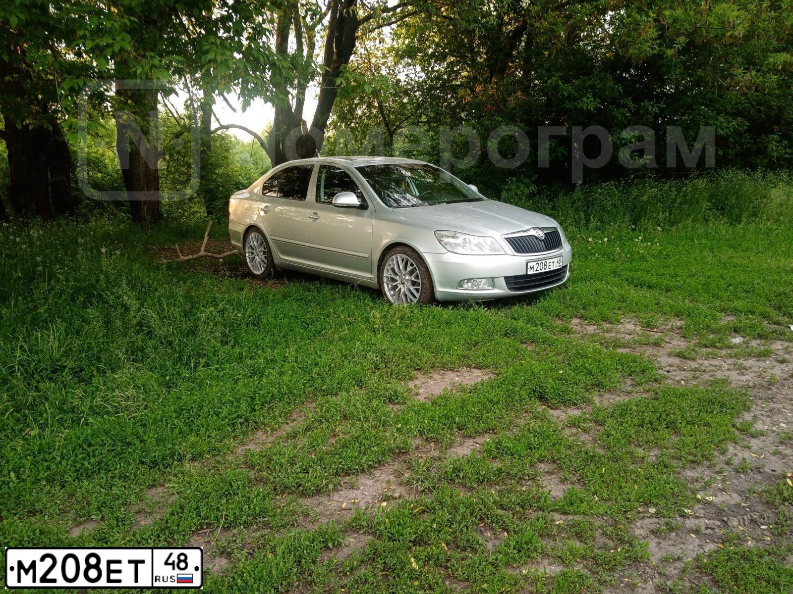 Фото автомобиля SKODA OCTAVIA, 2010 — госномер М208ЕТ48. Цвет: Серебристый