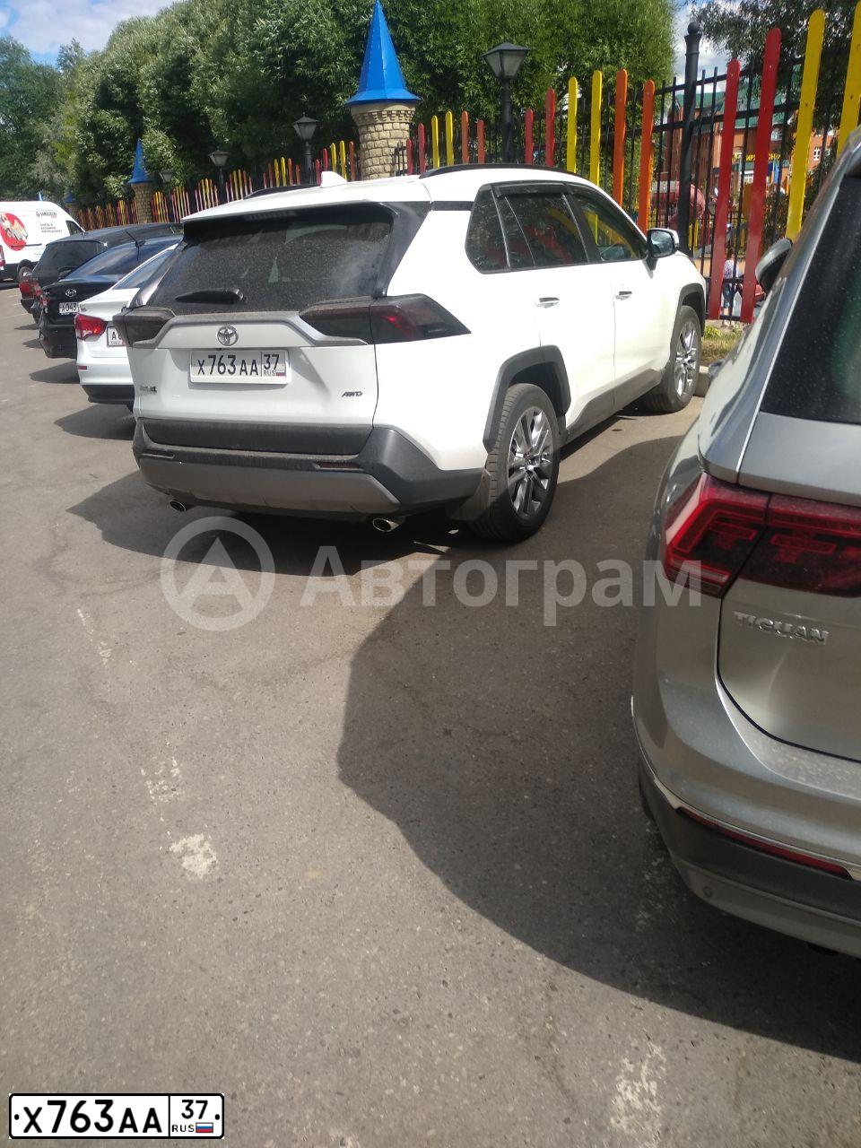 Фото автомобиля TOYOTA RAV4, 2020 — госномер Х763АА37. Цвет: Белый