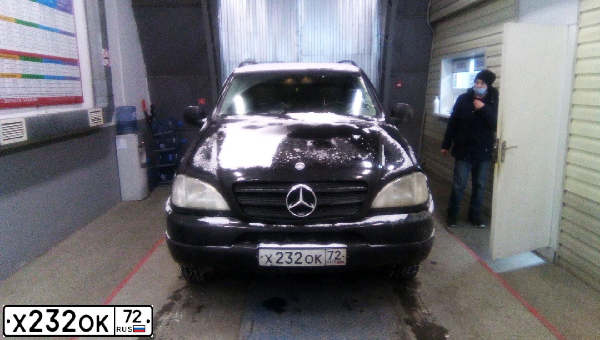 Фото автомобиля MERCEDES M-KLASSE, 1998 — госномер Х232ОК72. Цвет: ЧЕРНЫЙ