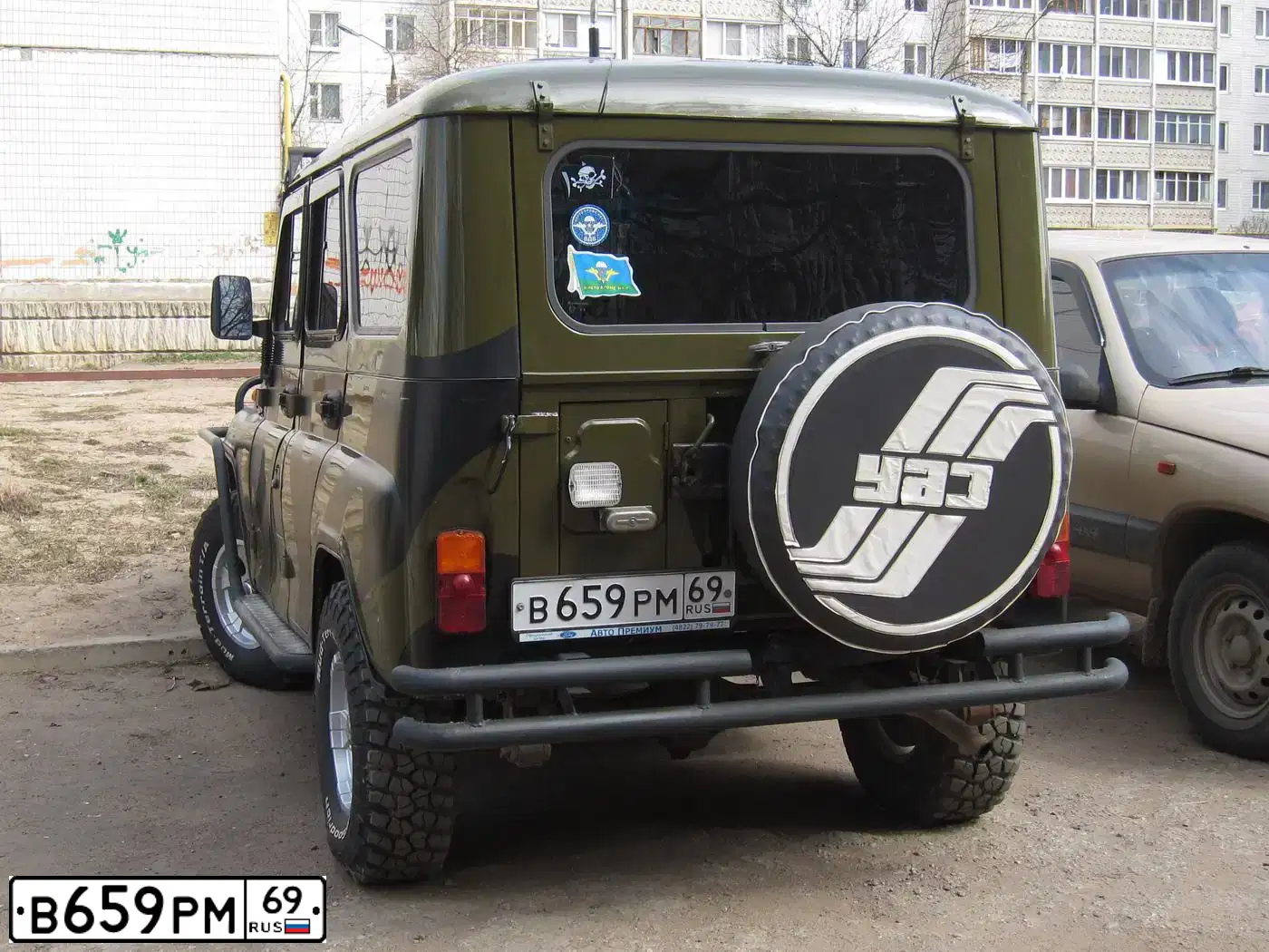 Фото автомобиля UAZ 3151 / HUNTER, 2001 — госномер О023КН69. Цвет: ЗАЩИТНЫЙ