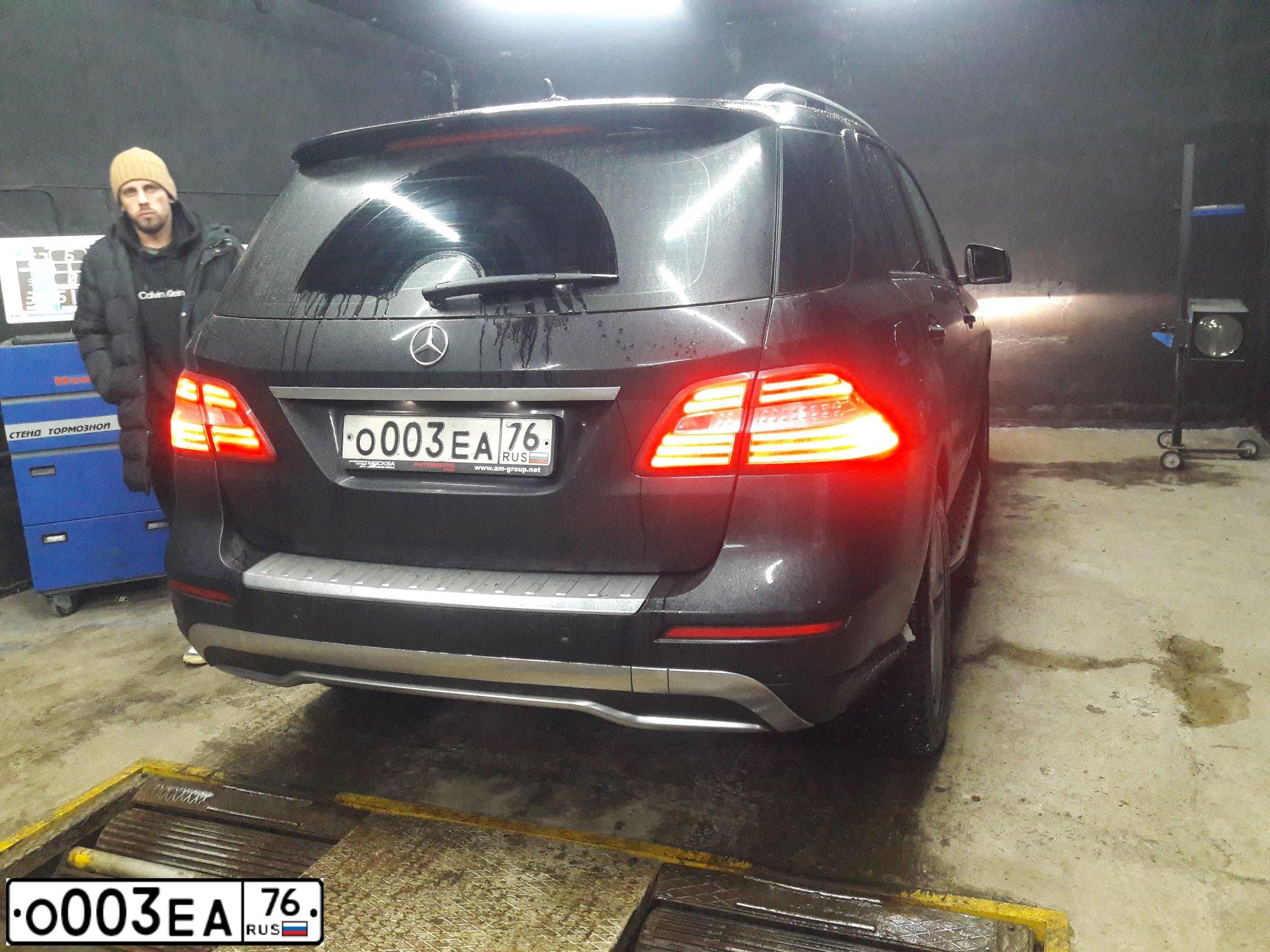 Фото автомобиля MERCEDES M-KLASSE, 2013 — госномер О003ЕА76. Цвет: ЧЕРНЫЙ