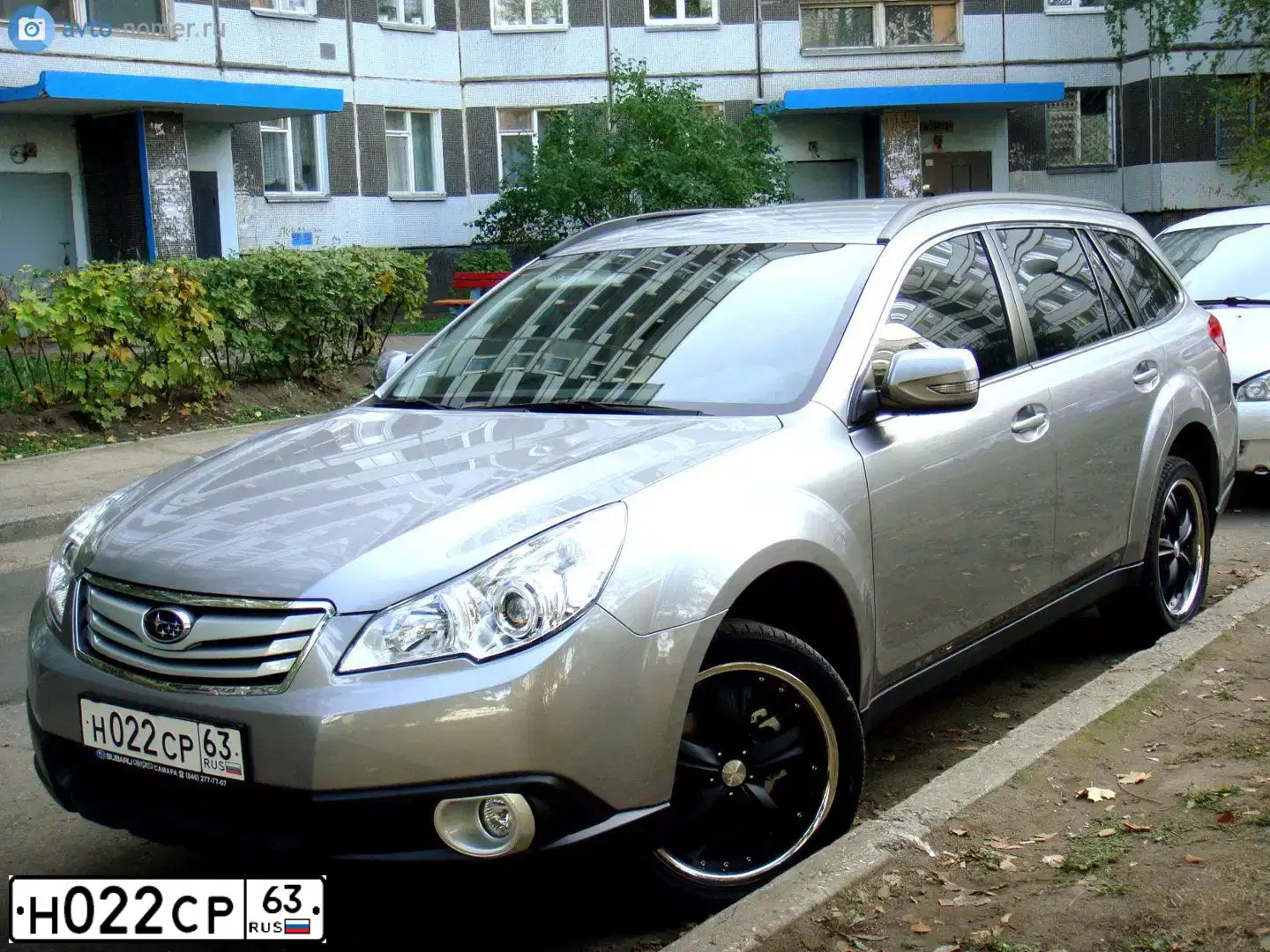 Фото автомобиля SUBARU OUTBACK, 2010 — госномер Н022СР63. Цвет: СЕРЕБРИСТЫЙ