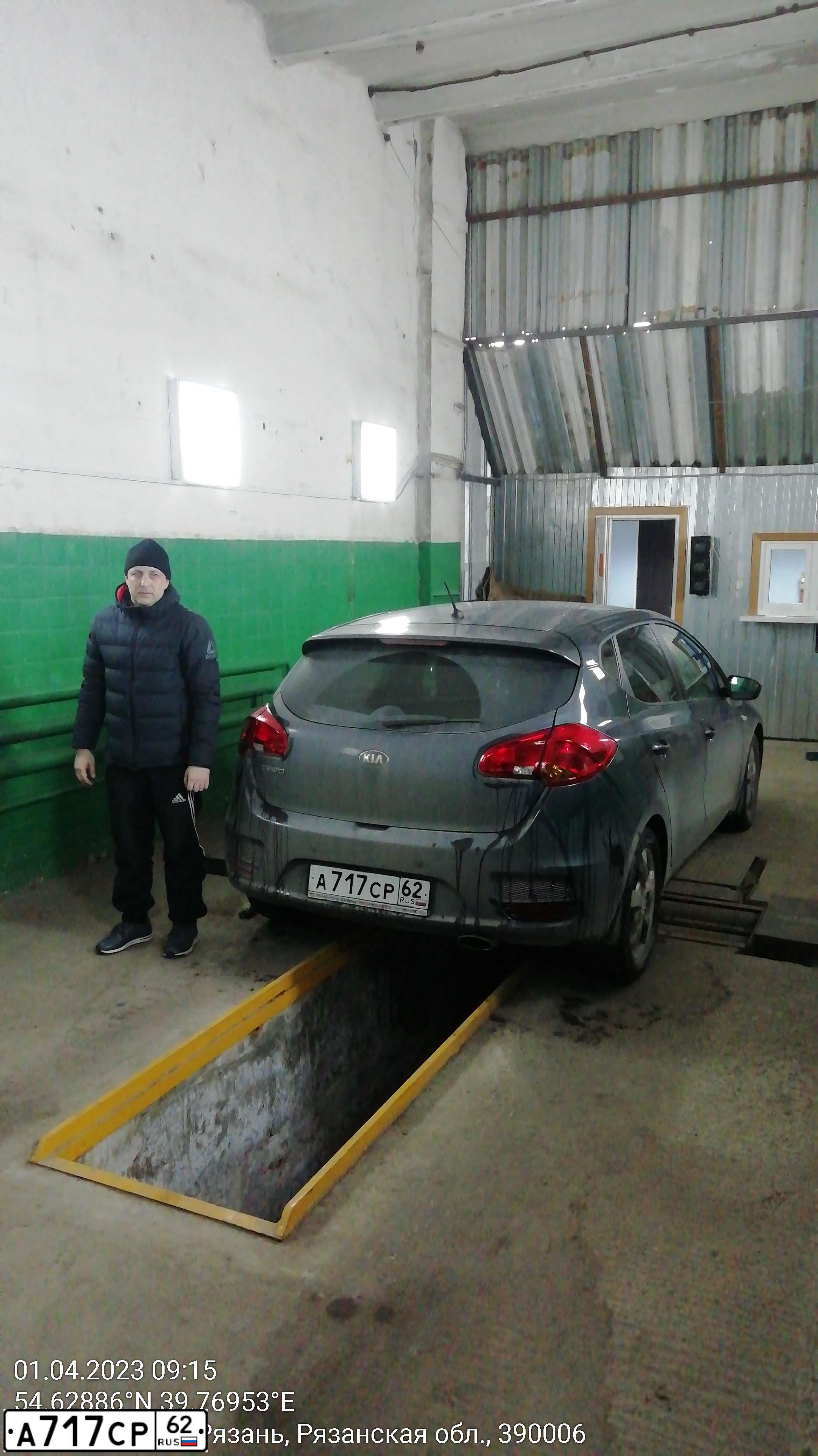 Фото автомобиля KIA CEE'D, 2015 — госномер А717СР62. Цвет: СЕРЫЙ