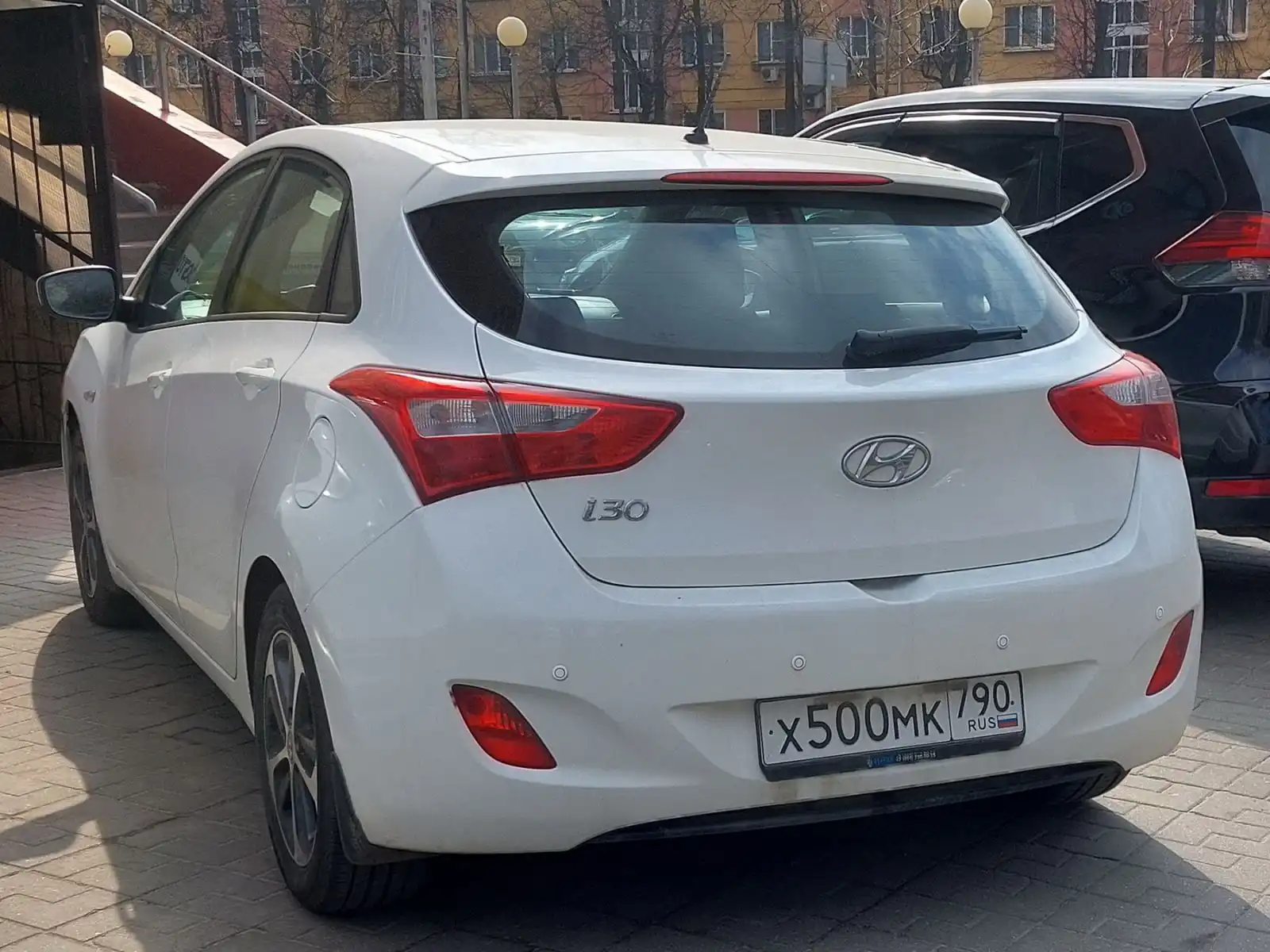 Фото автомобиля HYUNDAI I30, 2016 — госномер А199РХ777. Цвет: Белый