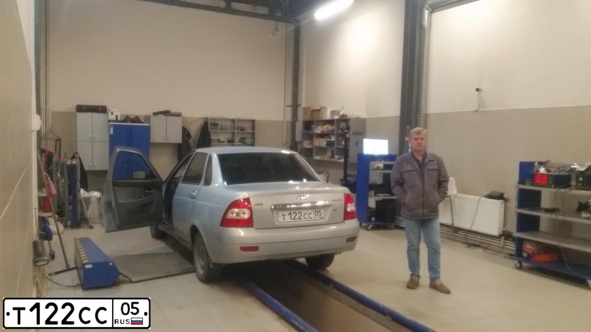 Фото автомобиля LADA 2170 PRIORA, 2008 — госномер М152ЕТ777. Цвет: СЕРЕБРИСТО-ЖЕЛТО-ГОЛУБОЙ