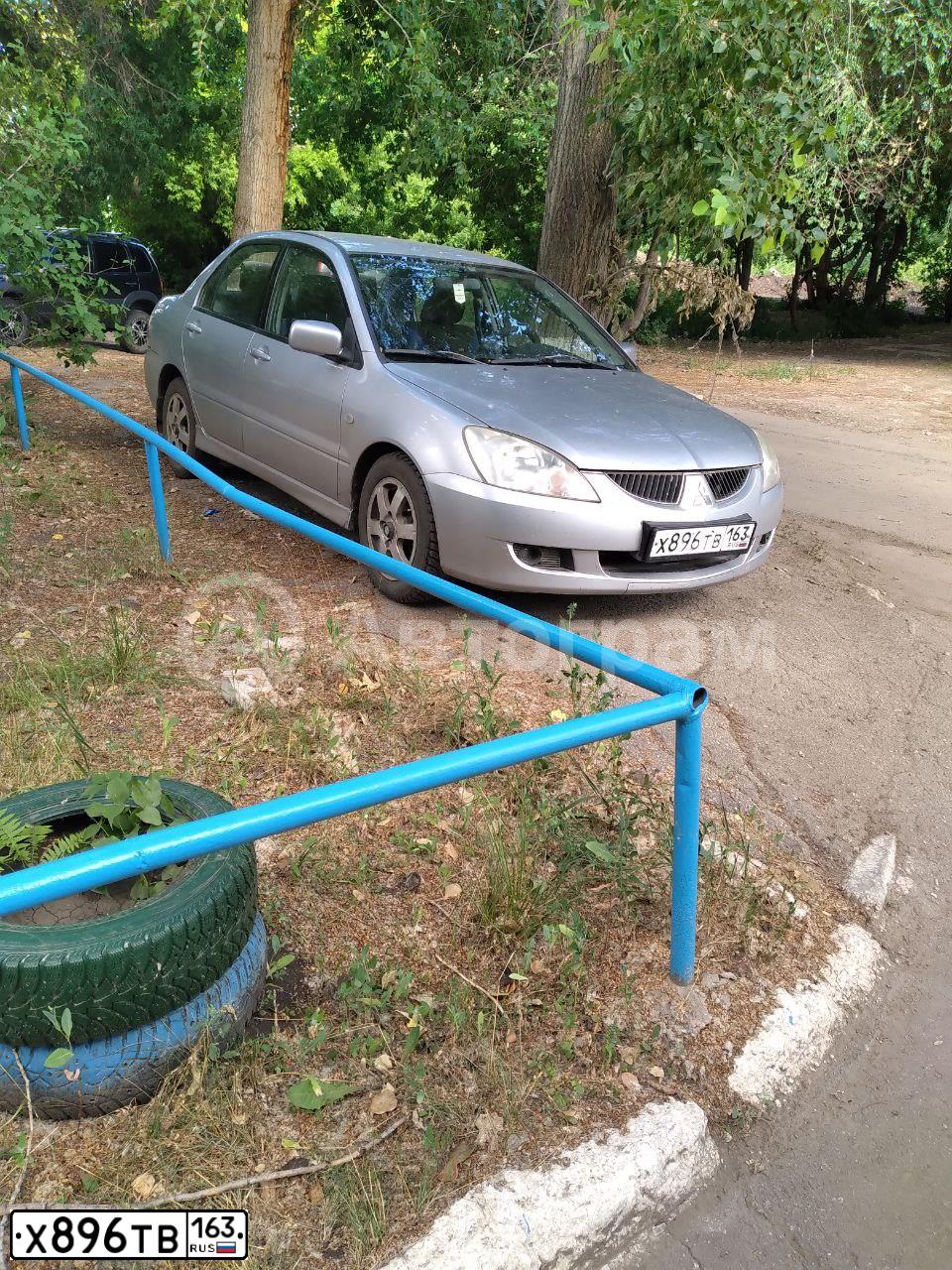 Фото автомобиля MITSUBISHI LANCER, 2004 — госномер К533КР102. Цвет: серебристый